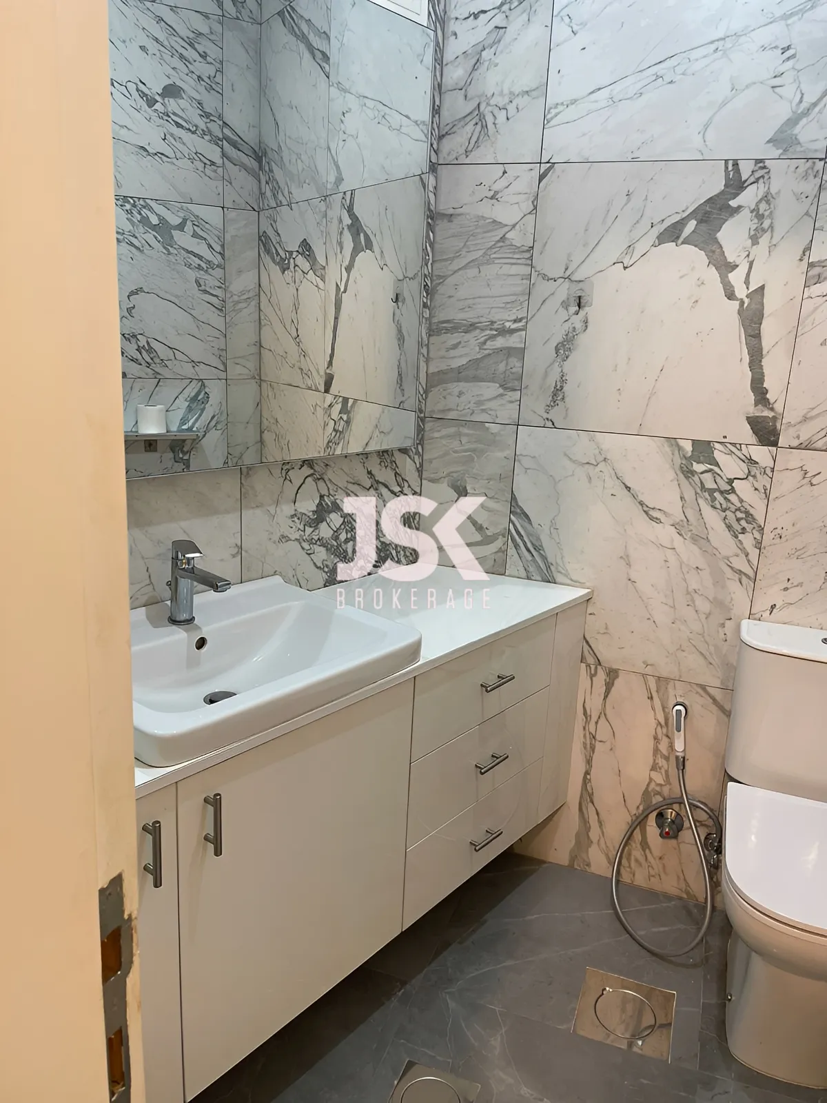 Apartment for rent in Hamra - 2 bed, 2 bath