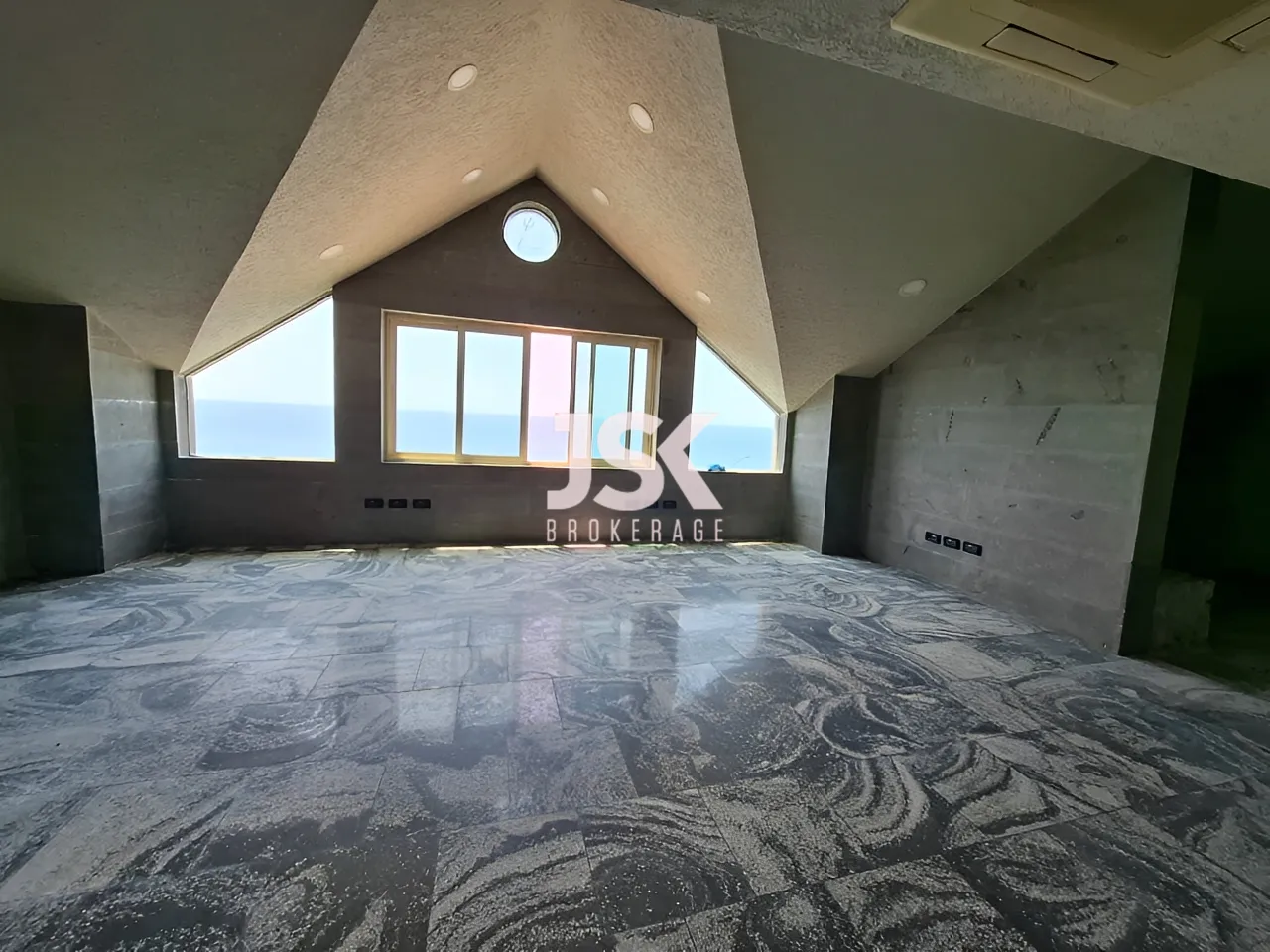 Restaurant for Sale in Halat