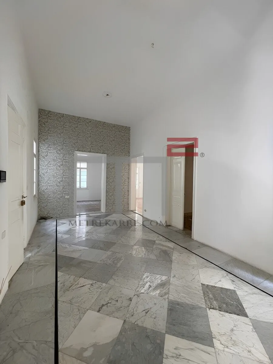 Office for rent in Gemmayzeh