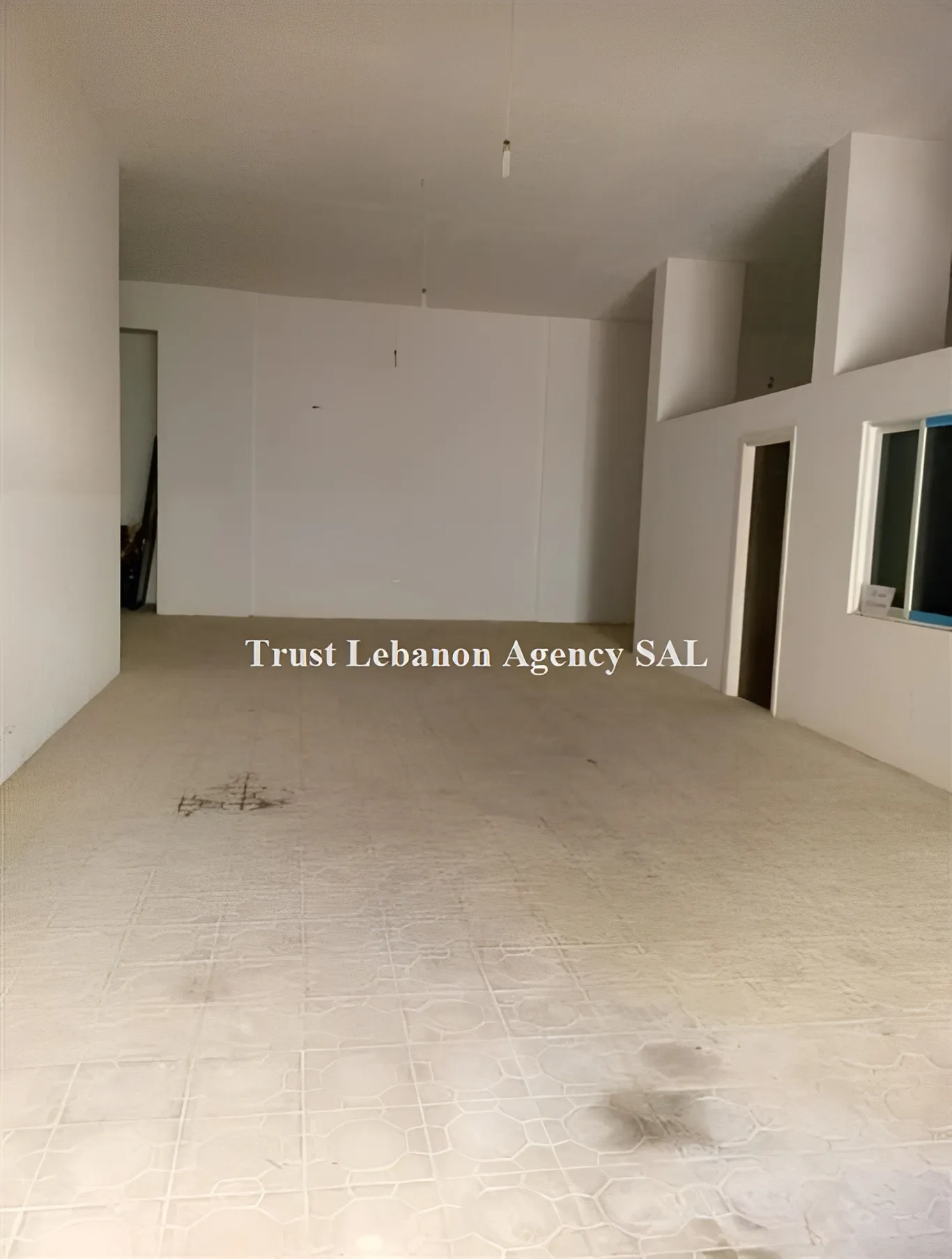 Commercial Property For Rent in Jbeil, Halat
