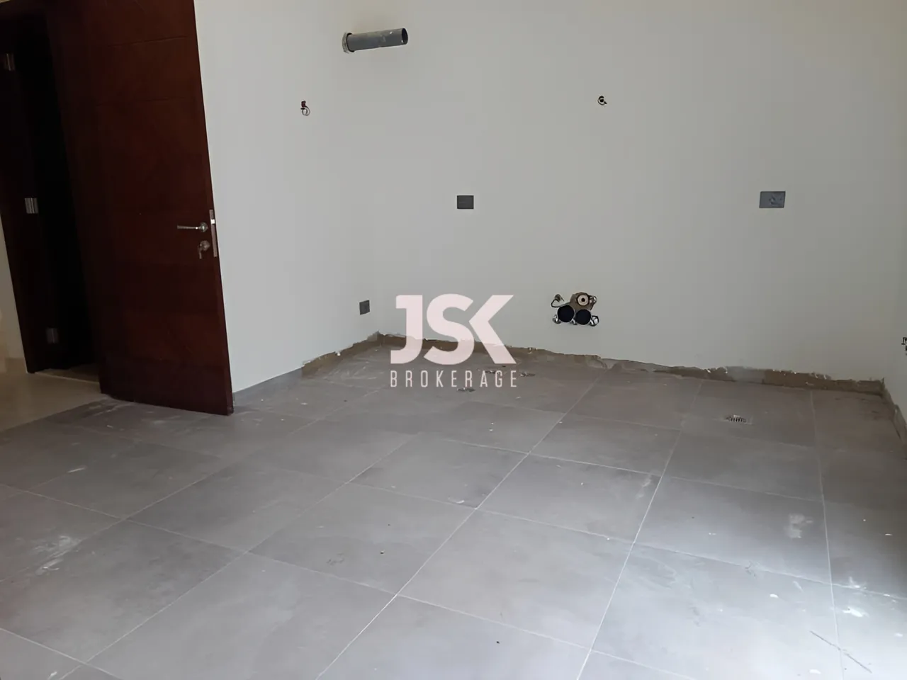 Apartment for Sale in Ballouneh - 3 bed