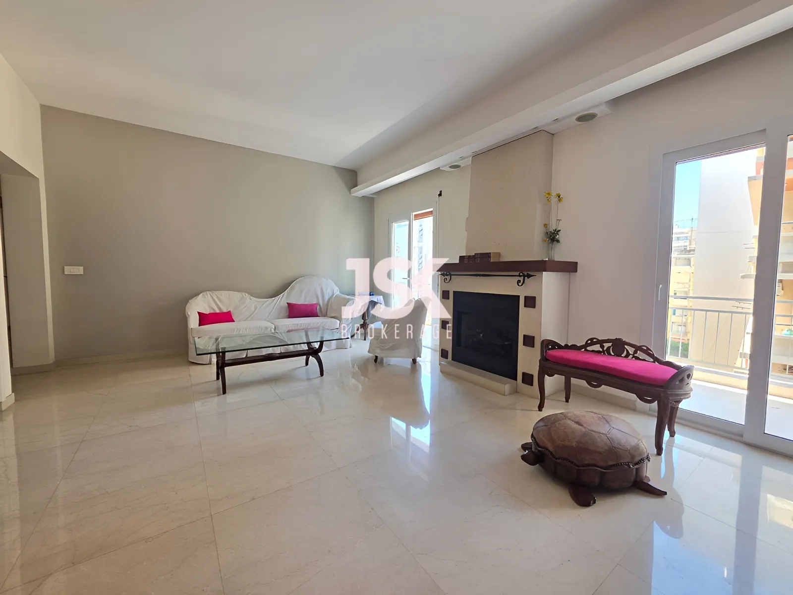 Apartment for Sale in Achrafieh - 4 bed, 3 bath