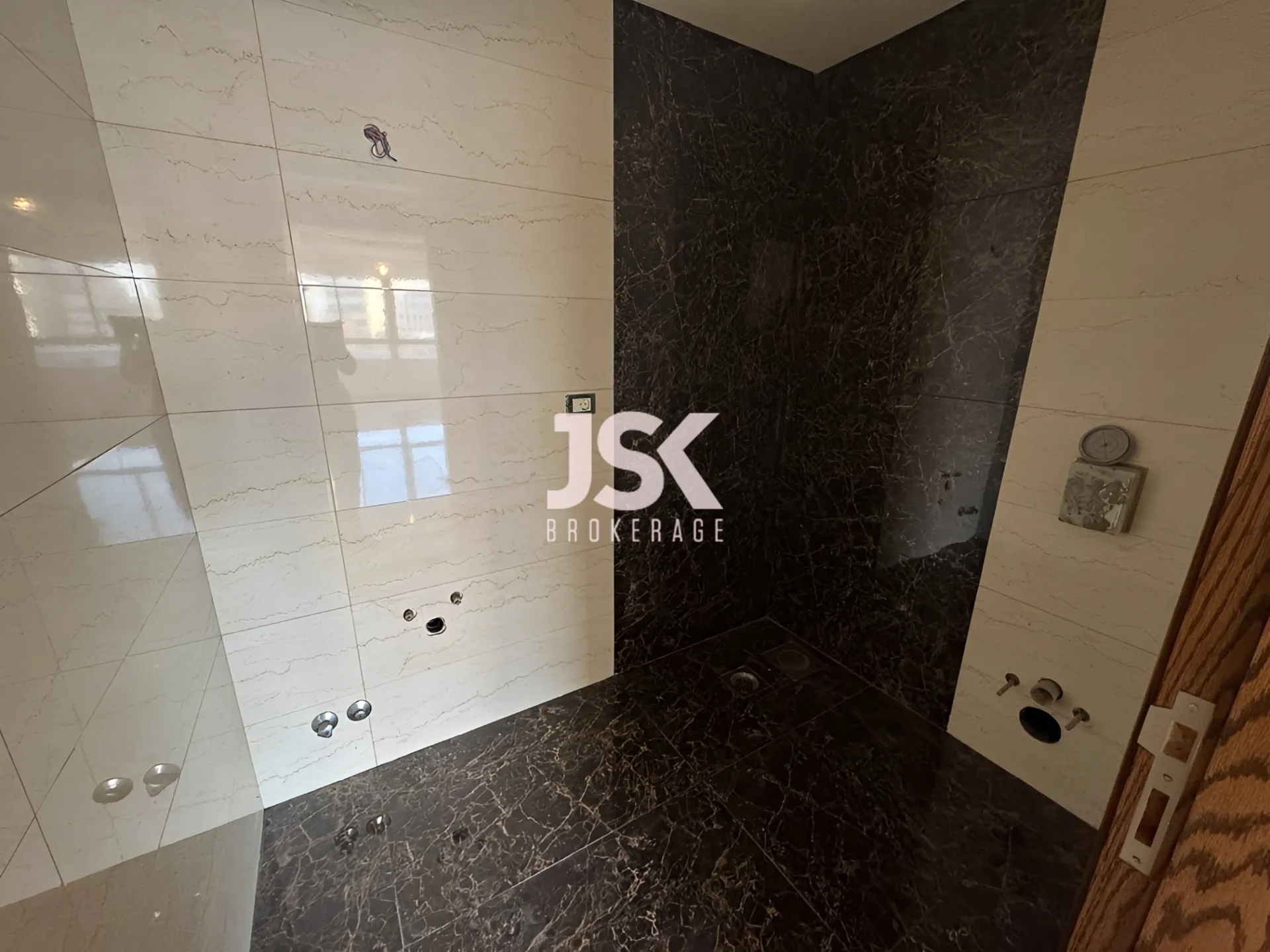 Apartment for Sale in Ramlet El Baida