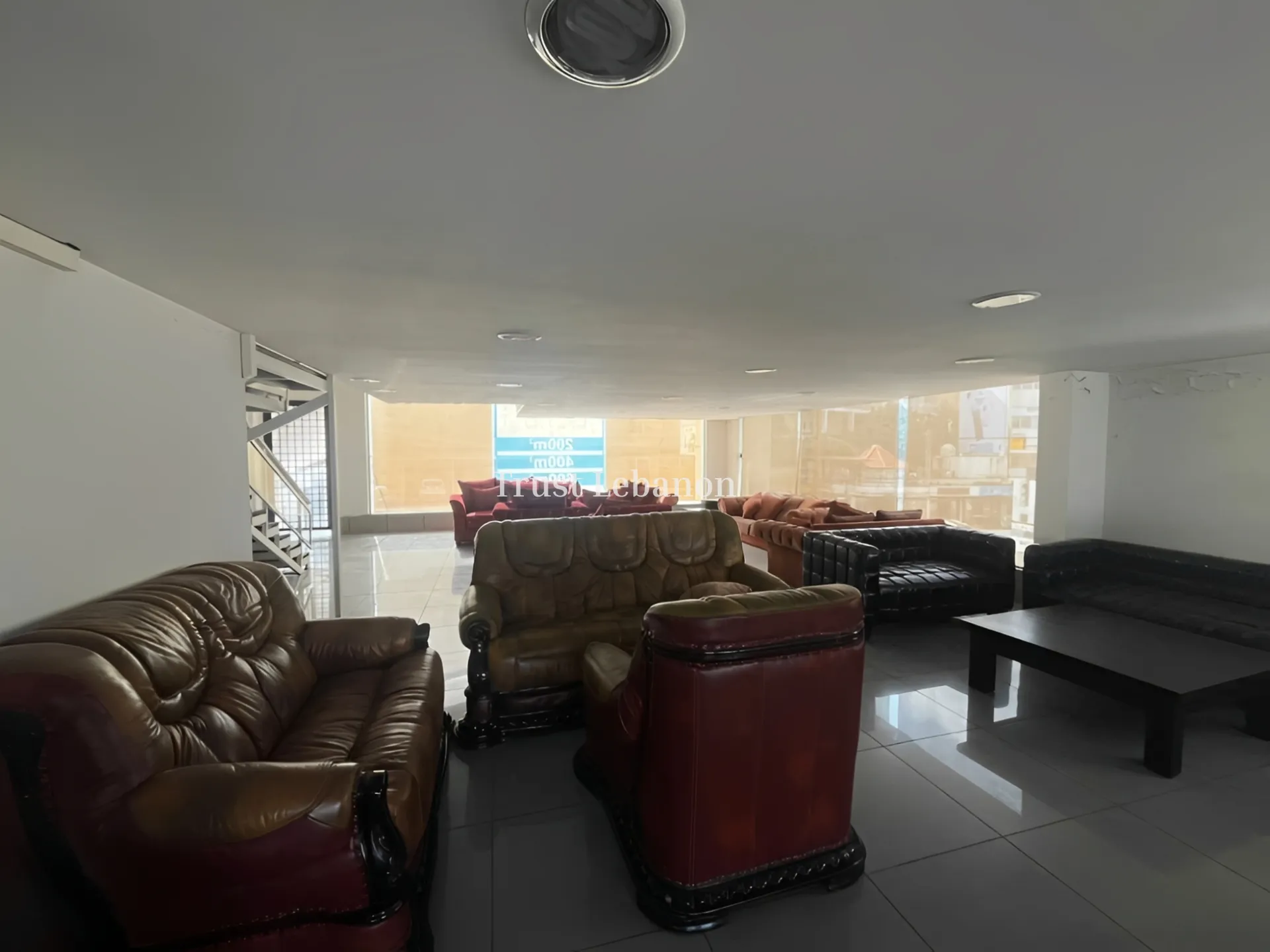 Showroom for rent in Mazraat Yachoua, Lebanon