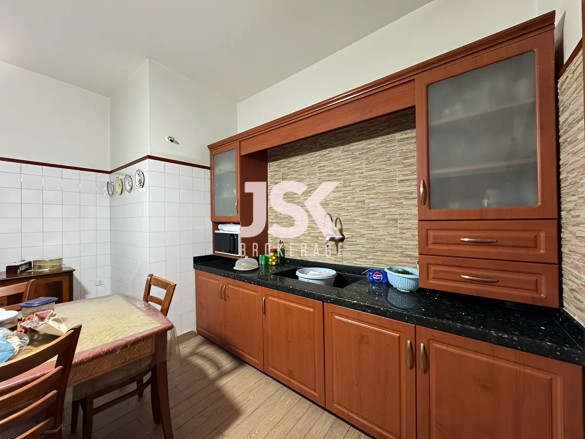 Apartment for Sale in Ain el remmeneh, baabda, Lebanon - 3 bed, 3 bath