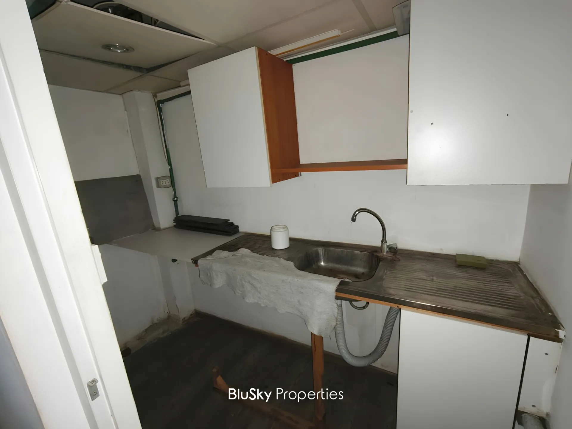 Shop for rent in Jal El Dib