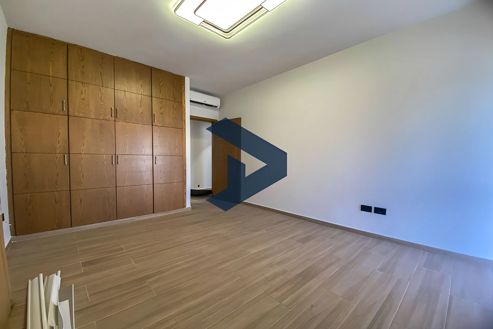 Apartment for sale in Ain el-Mreisseh, Beirut, Lebanon