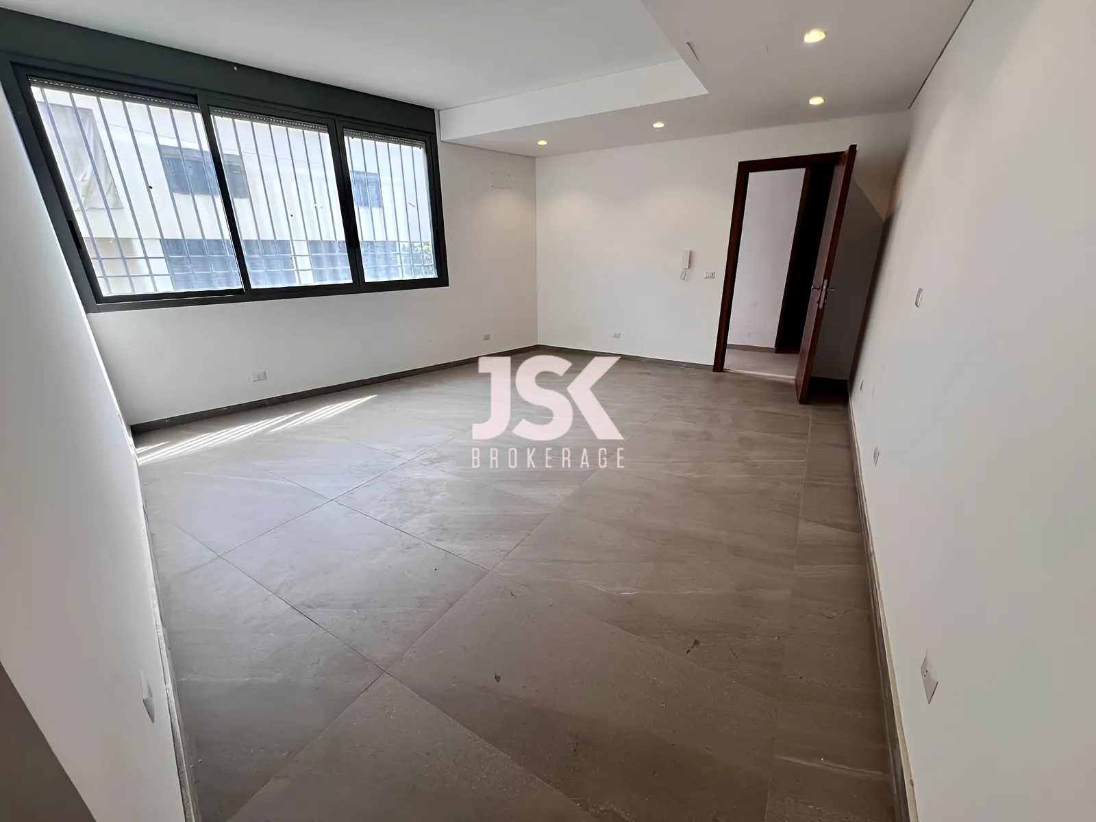Office for Rent in Ain El Remmaneh