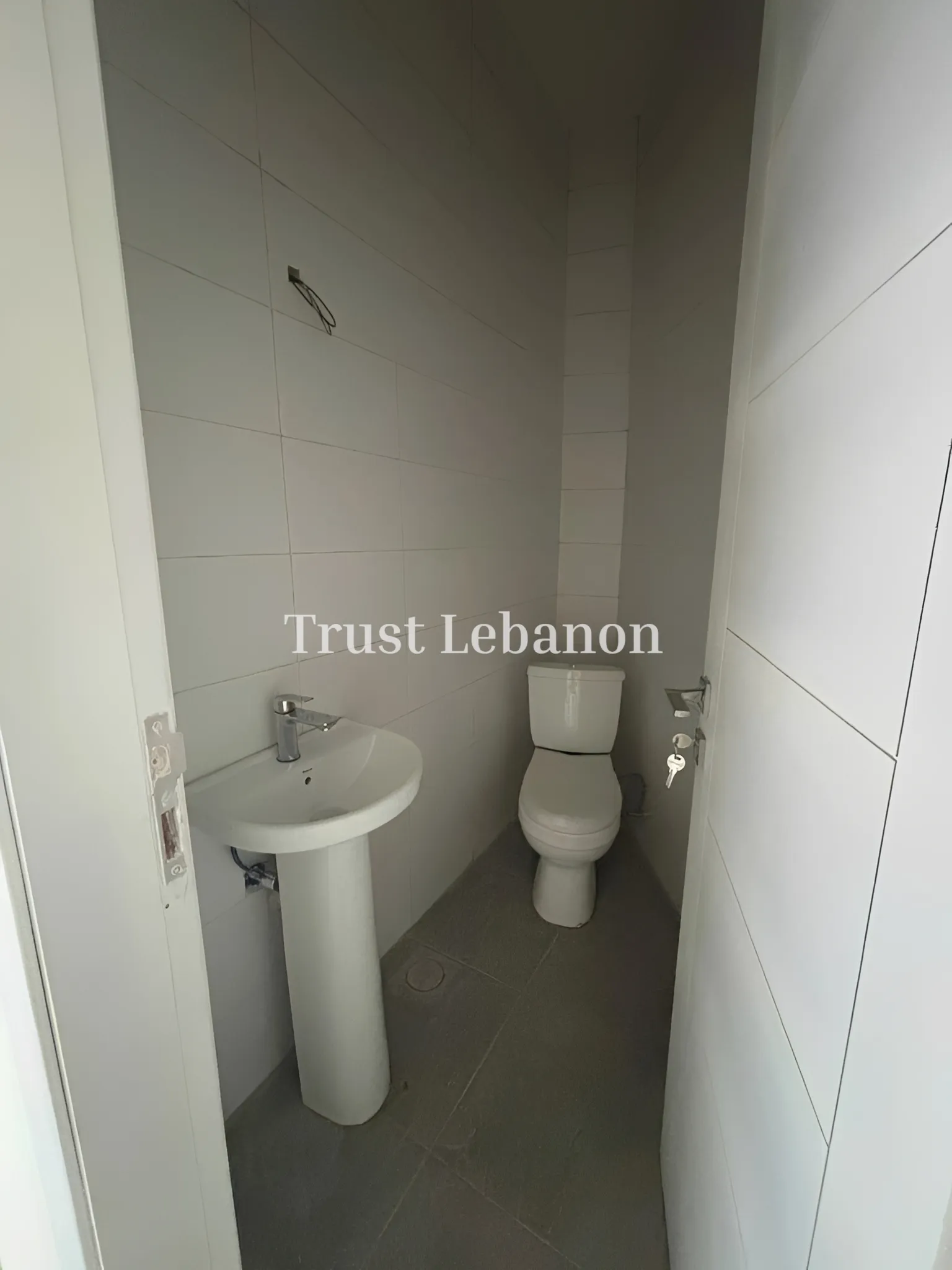 Office for rent in Baouchriyeh