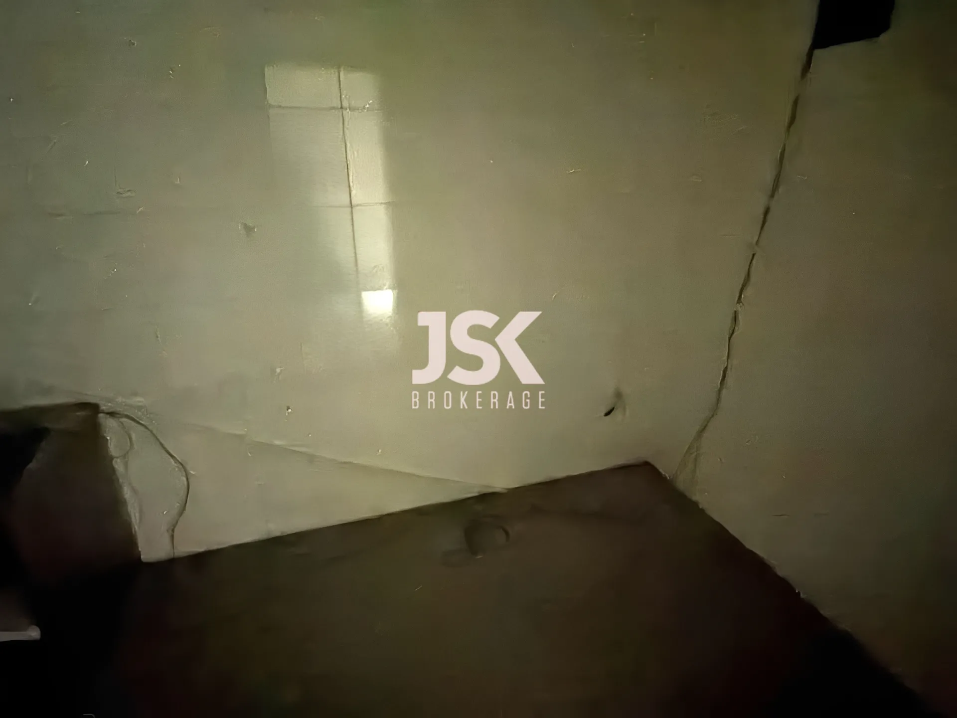 Office for Rent in Ras