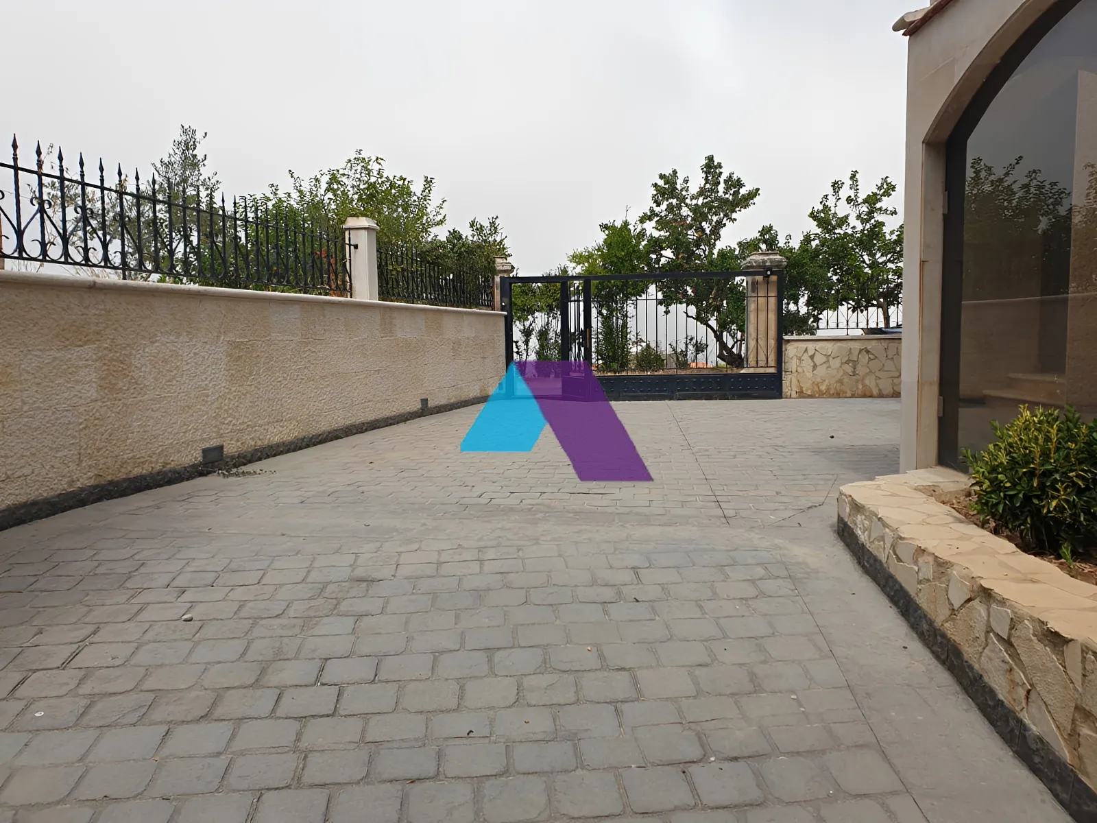 Villa for Sale in Aabadiyeh - 4 bed, 3 bath