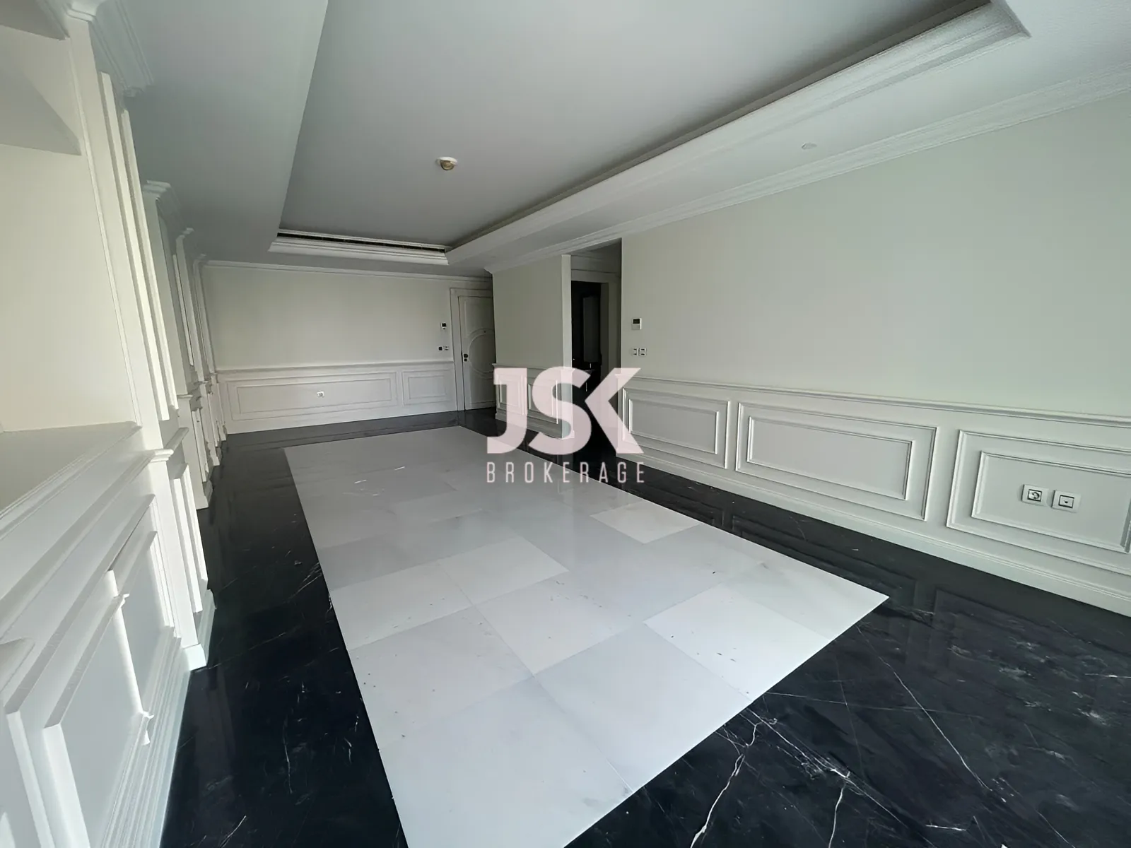 Apartment for Sale in Downtown - 3 bed, 3 bath