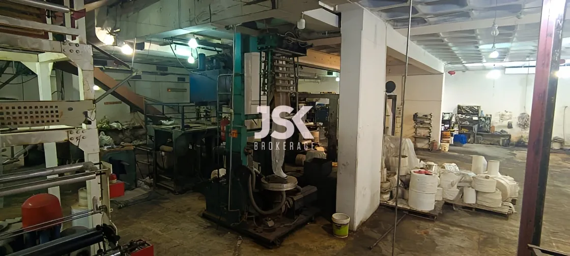 Industrial Unit for Sale in Mazraat Yachoua