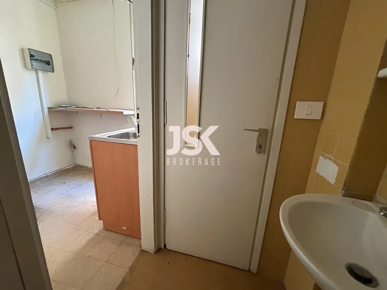 Office for Rent in Badaro