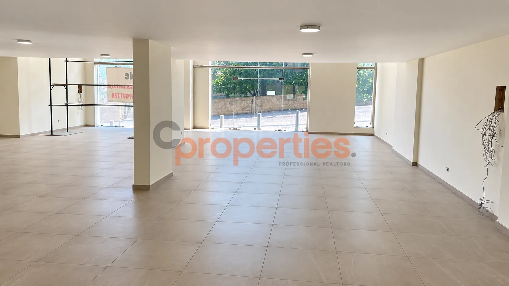 Showroom for Sale in Mansourieh
