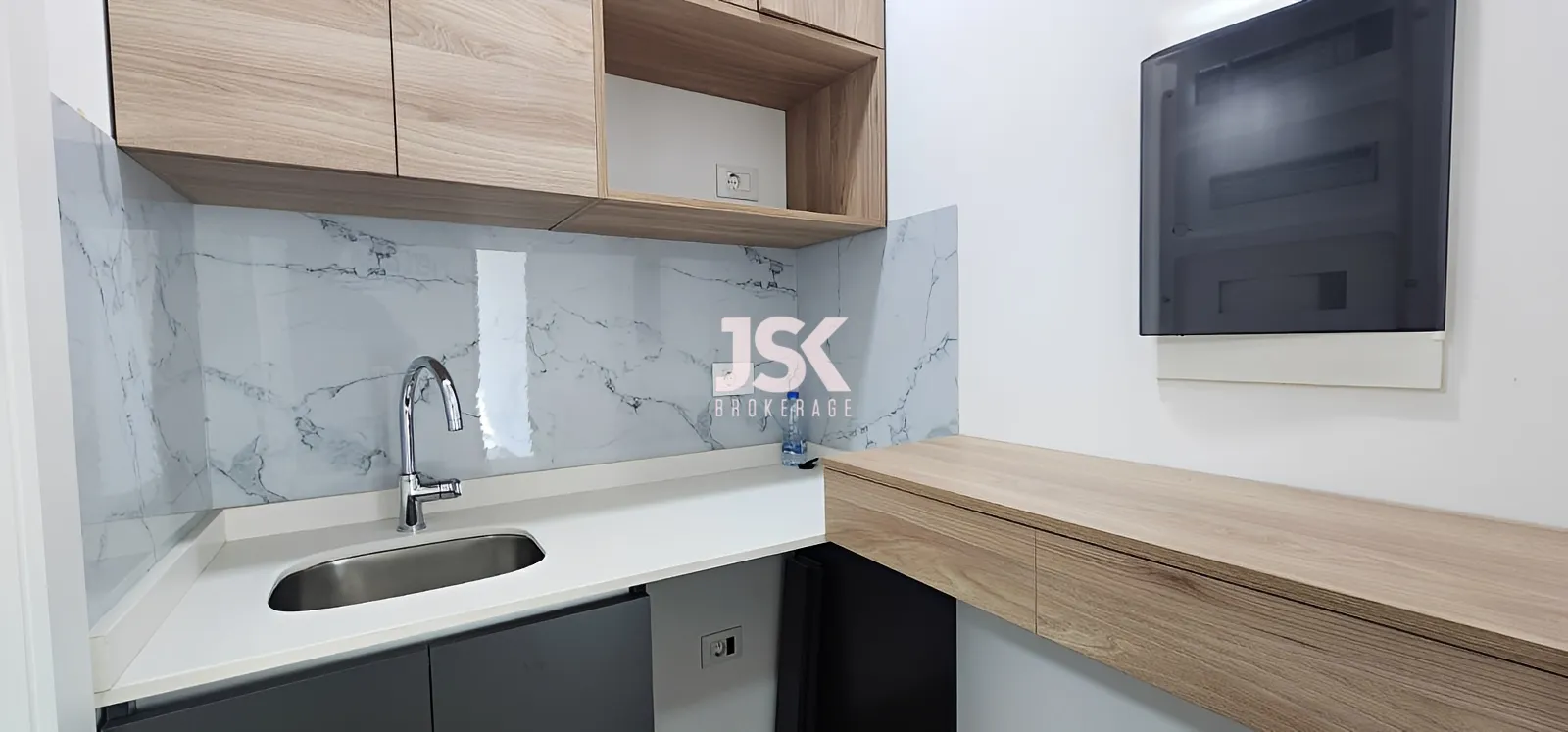 Office for Rent in Dekwaneh