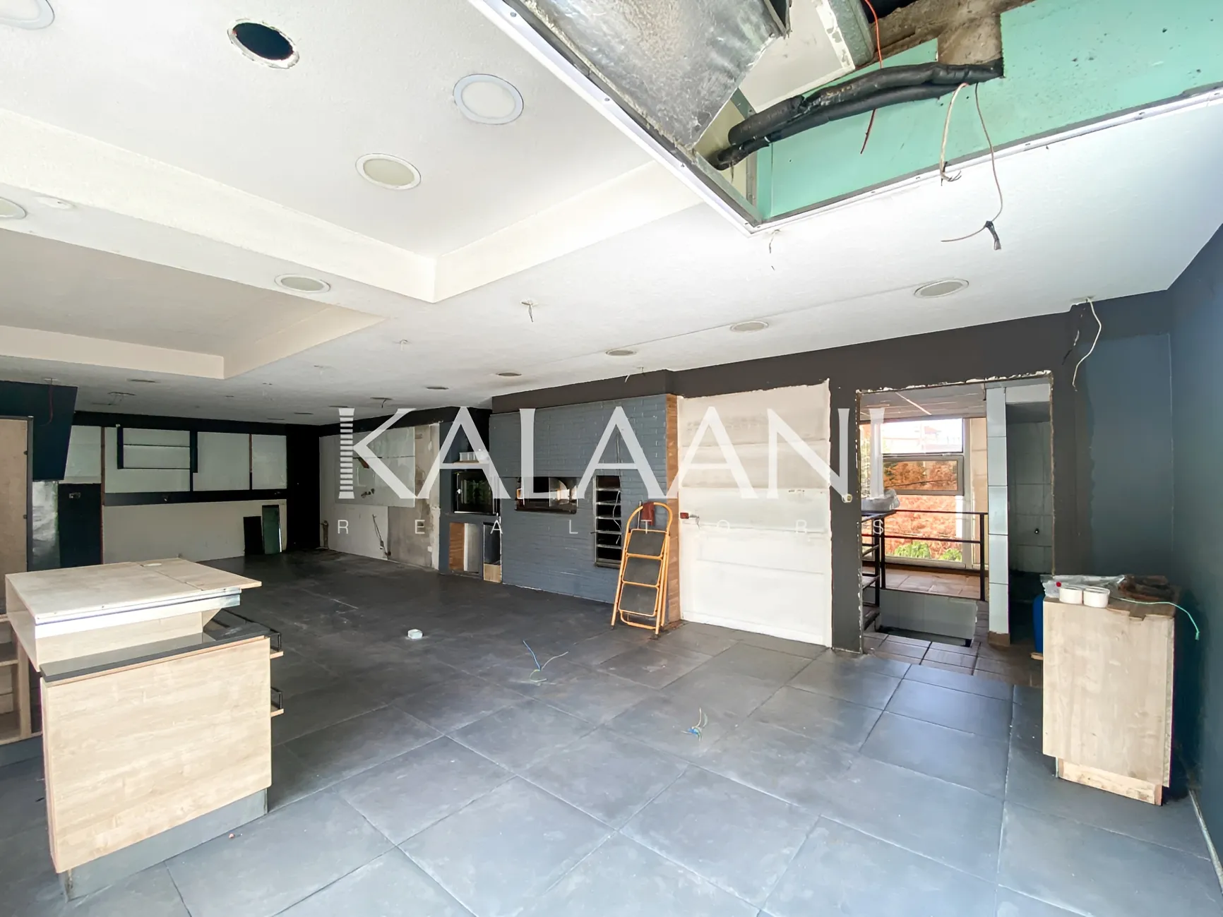Showroom for rent in Kfar Hbab, Lebanon