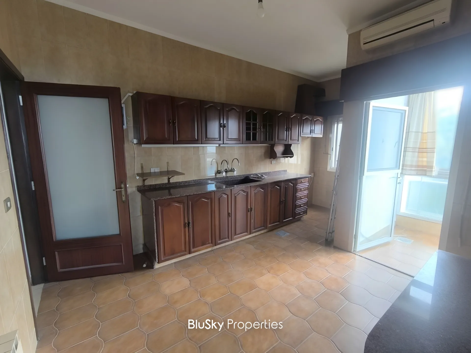 Apartment for sale in Mazraat yachoua, lebanon - 3 bed, 2.0 bath