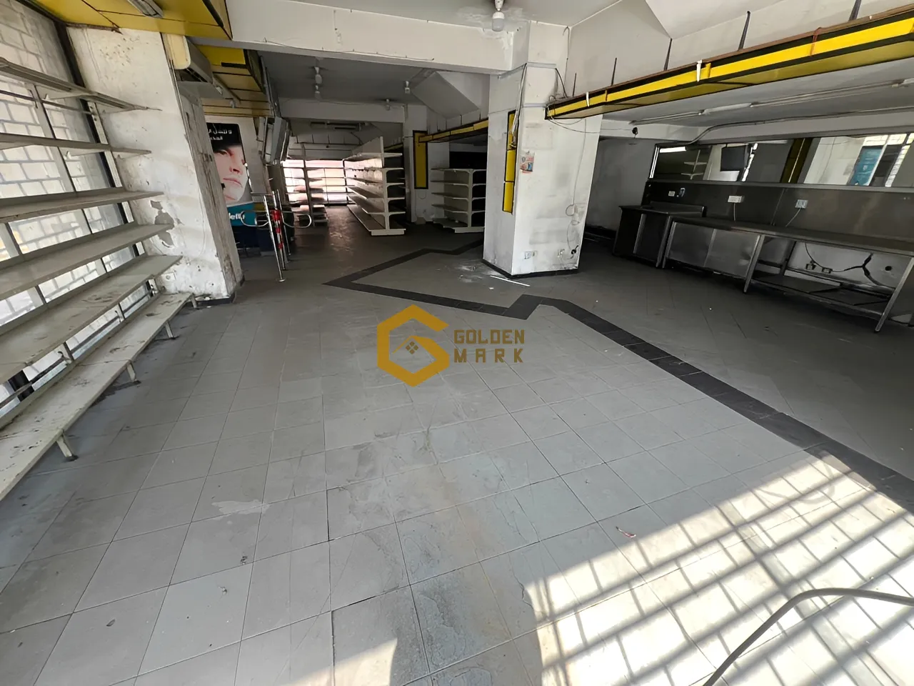 Shop for rent in Safra