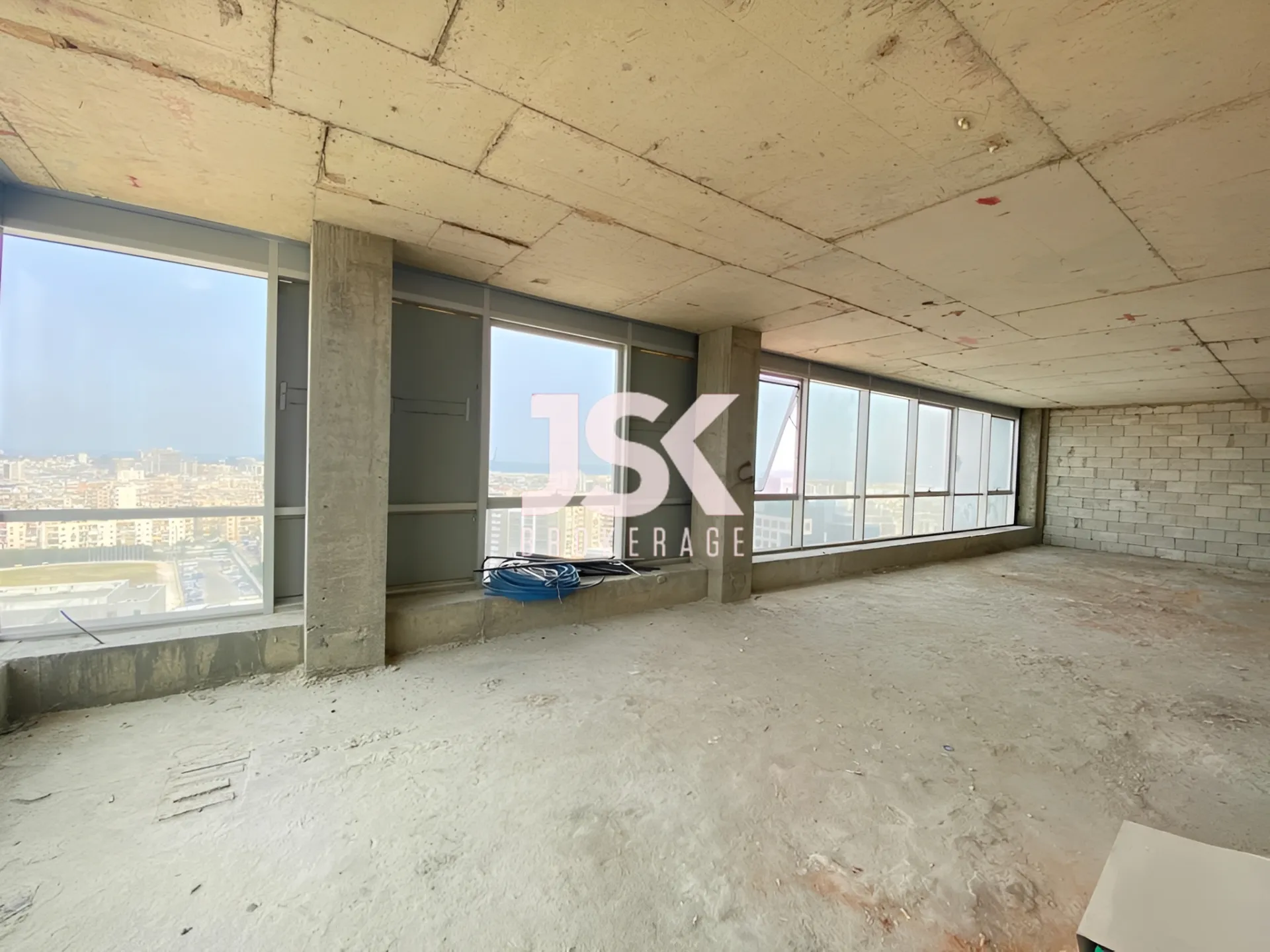 Office for Sale in Dekwaneh