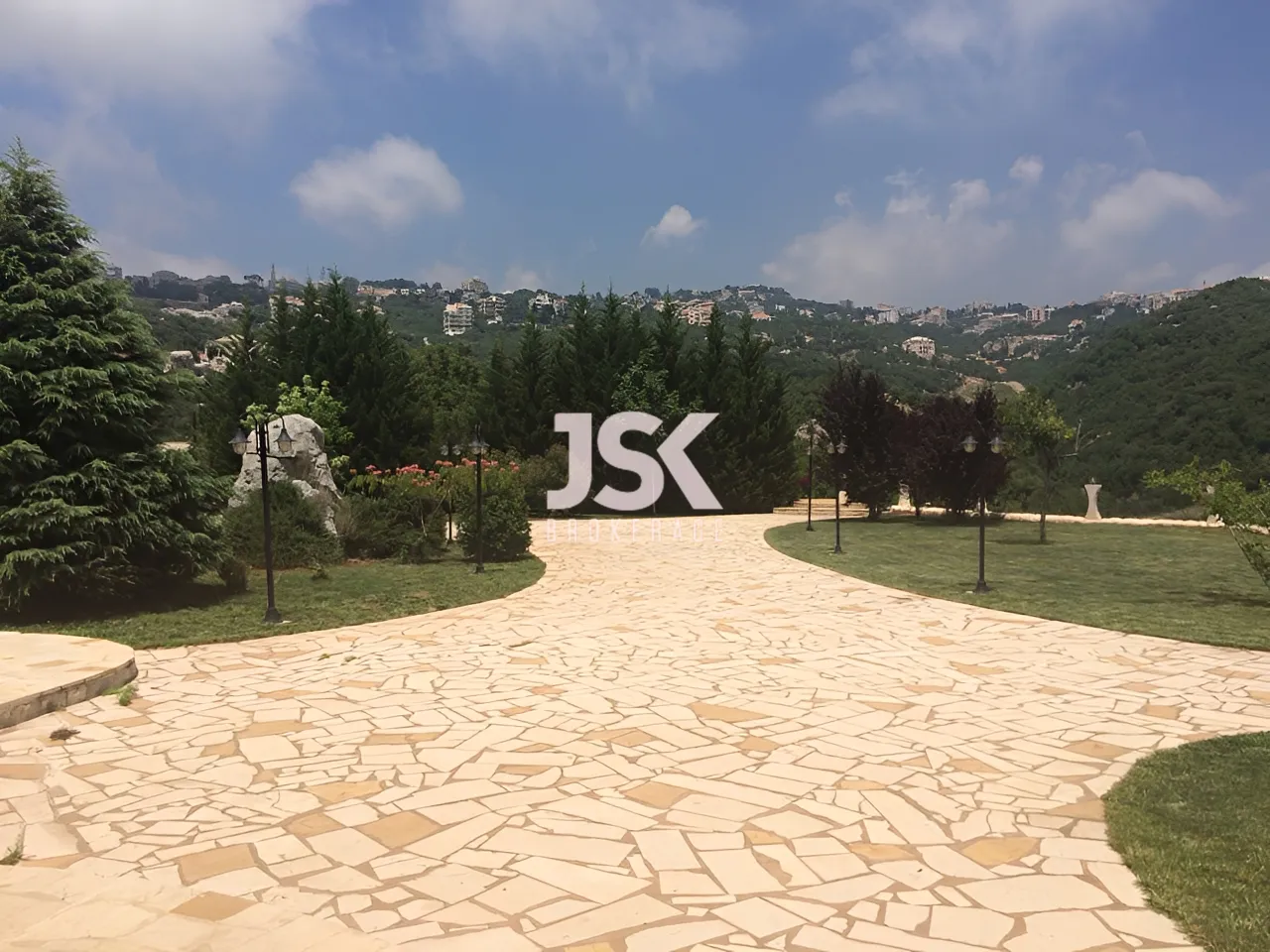 Villa for Sale in Ajaltoun