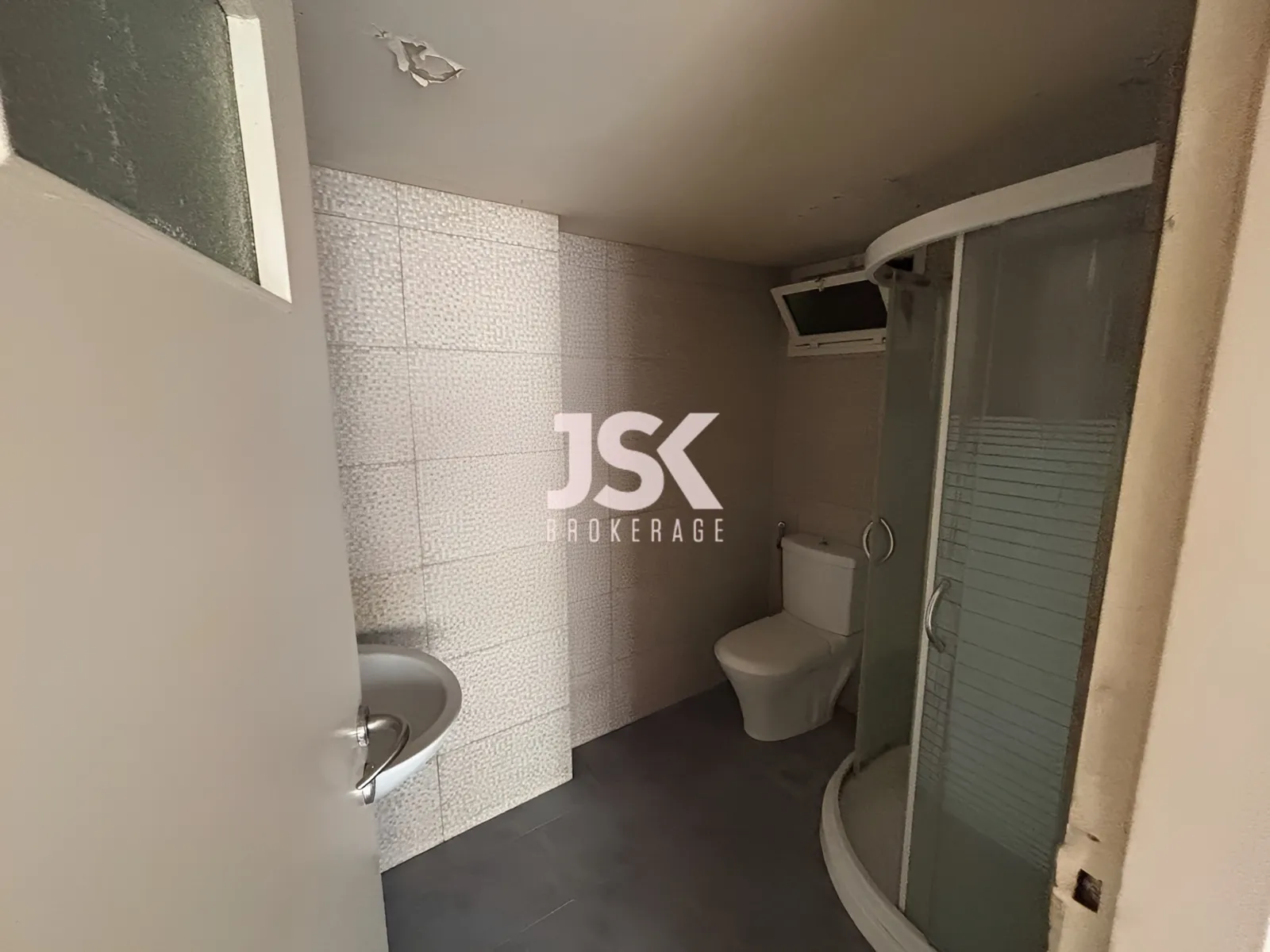 Office for Rent in Naqqache