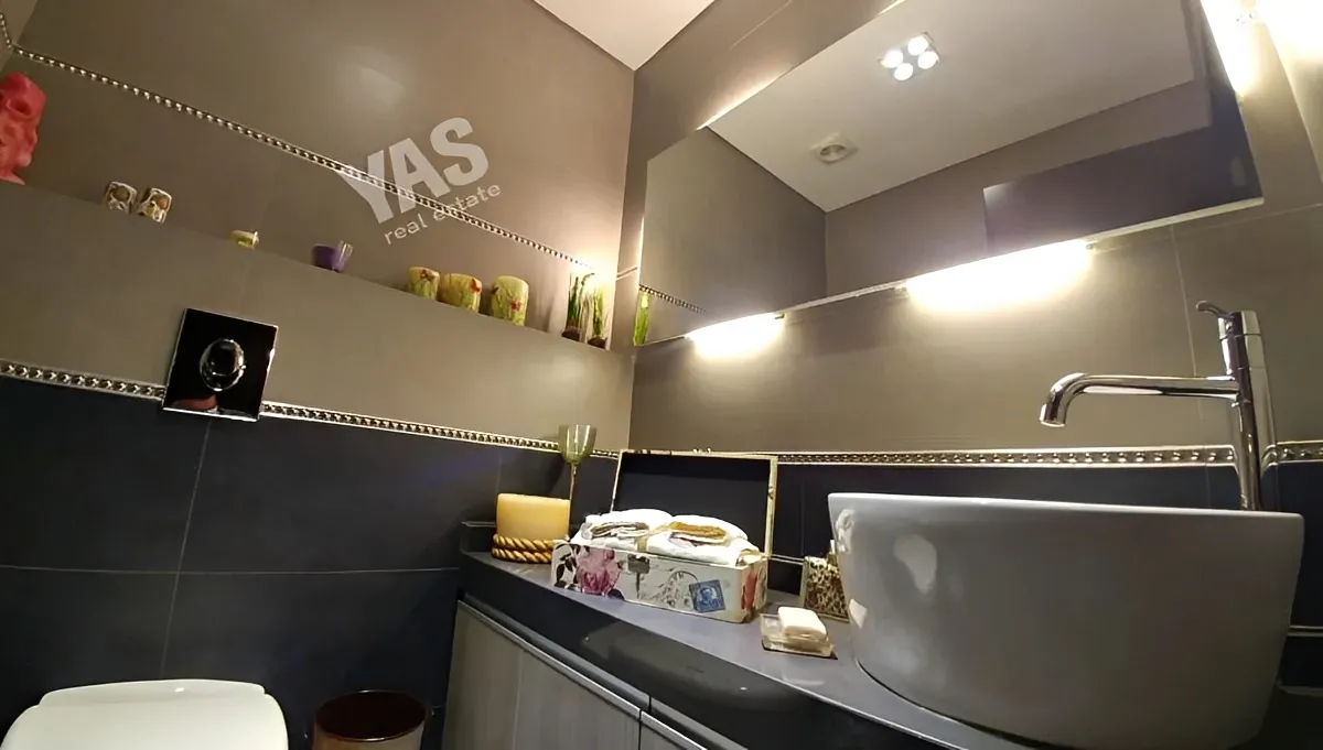 Apartment for Sale in Ballouneh - 3 bed, 5 bath
