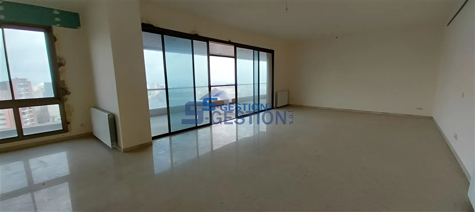Apartment for Sale in Achrafieh - 3 bed, 5 bath