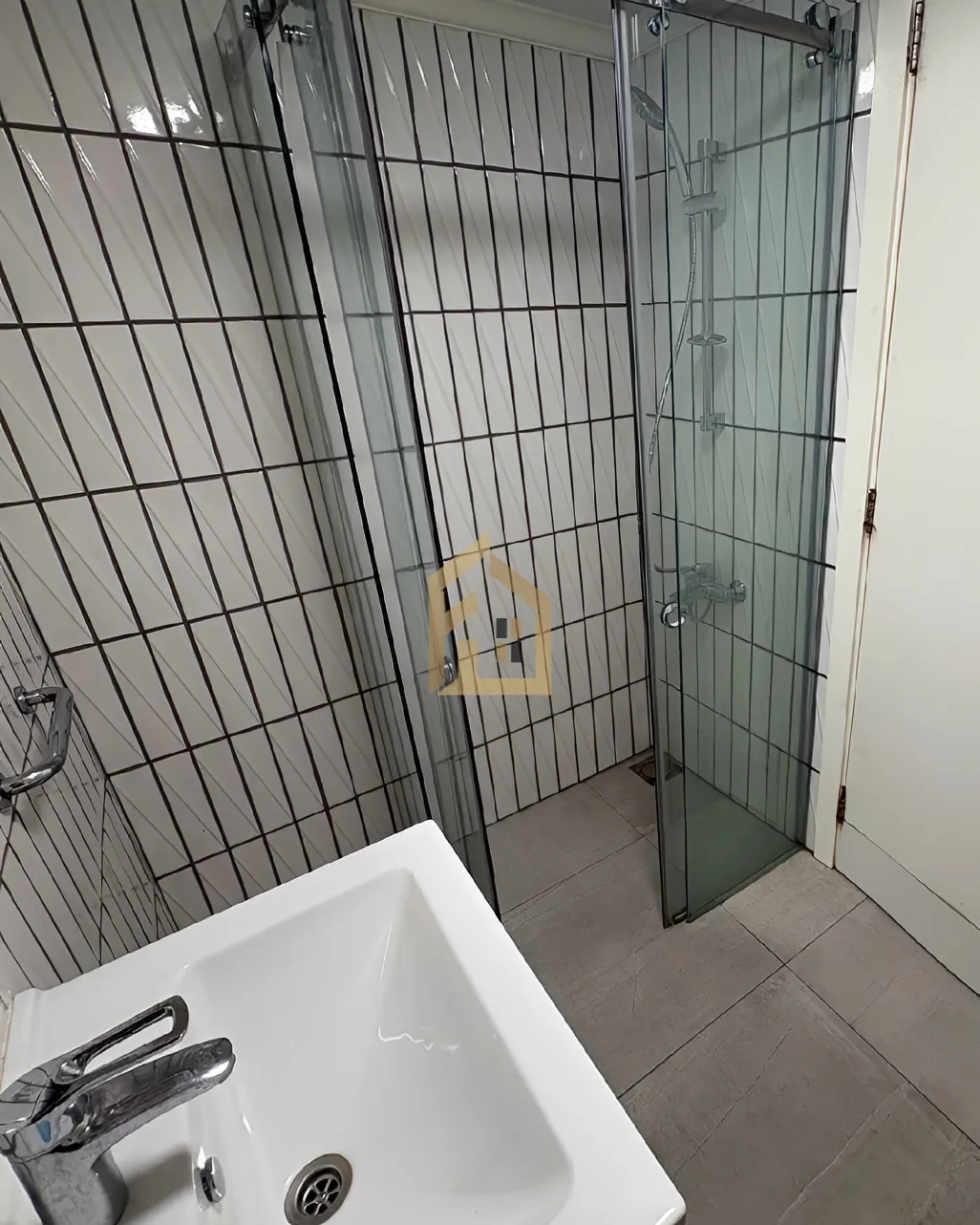 Studio for rent in Hamra, Beirut, Lebanon - 1 bed, 1 bath