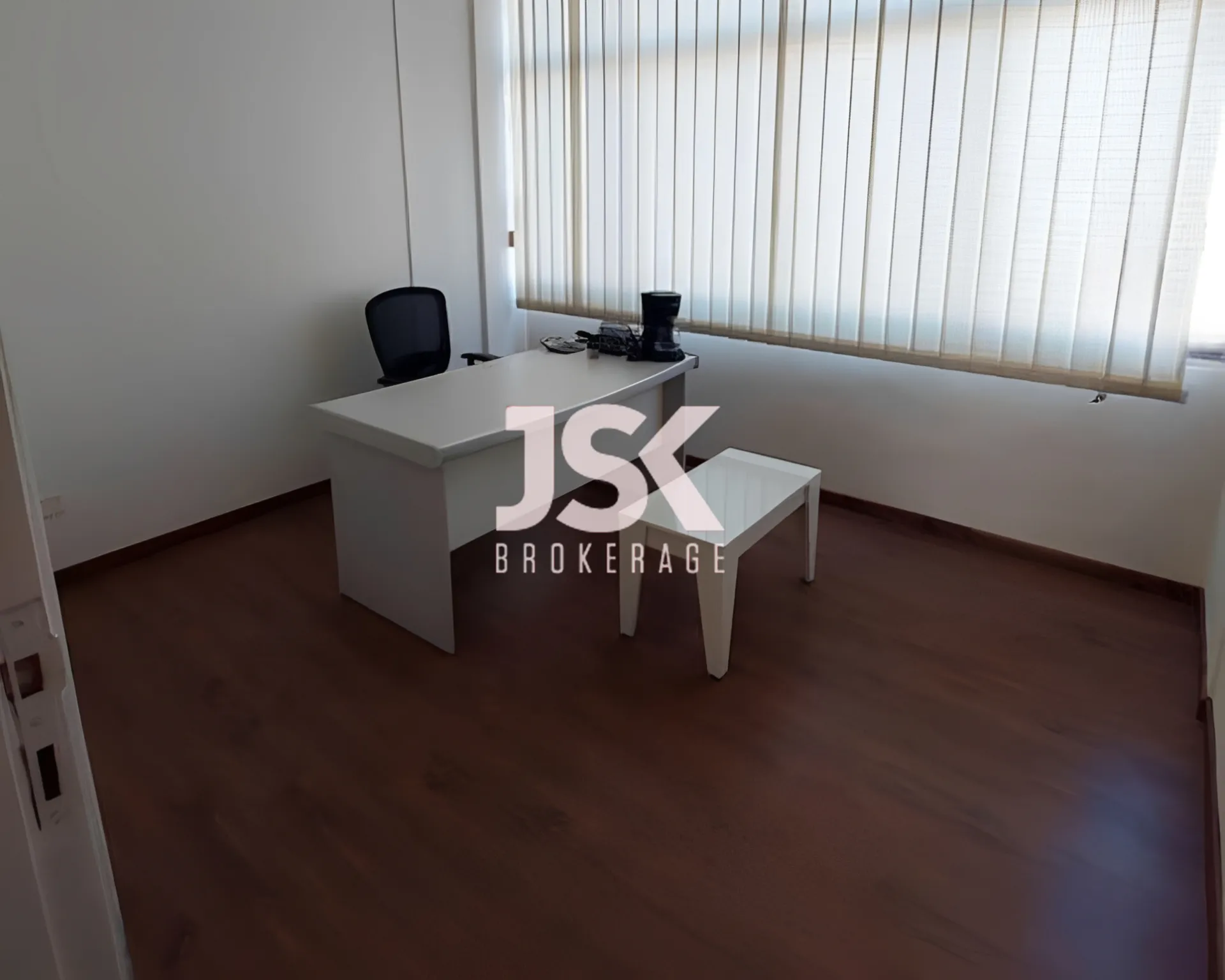 Office for rent in Dekwaneh