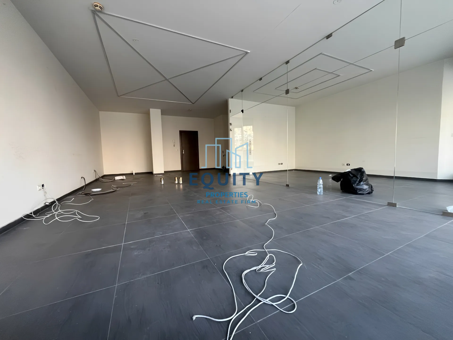 Office for rent in Zalka