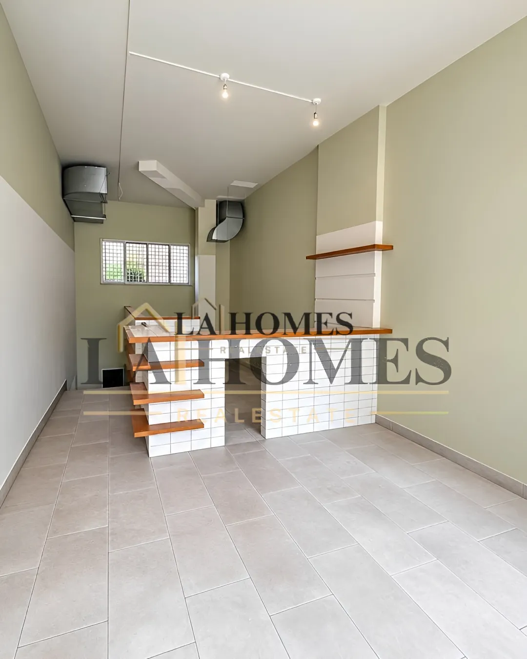 Shop for rent in Sioufi