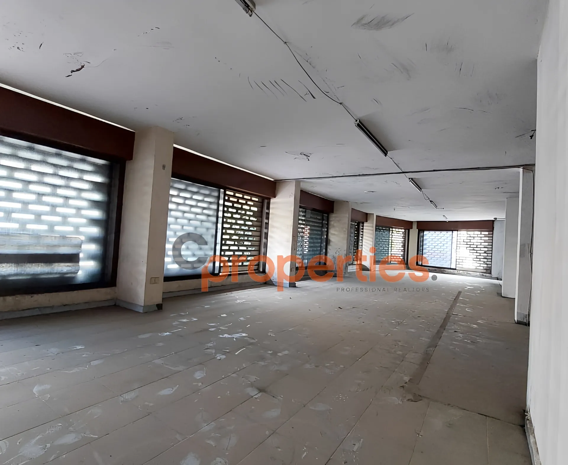 Showroom for Sale in Jdeideh