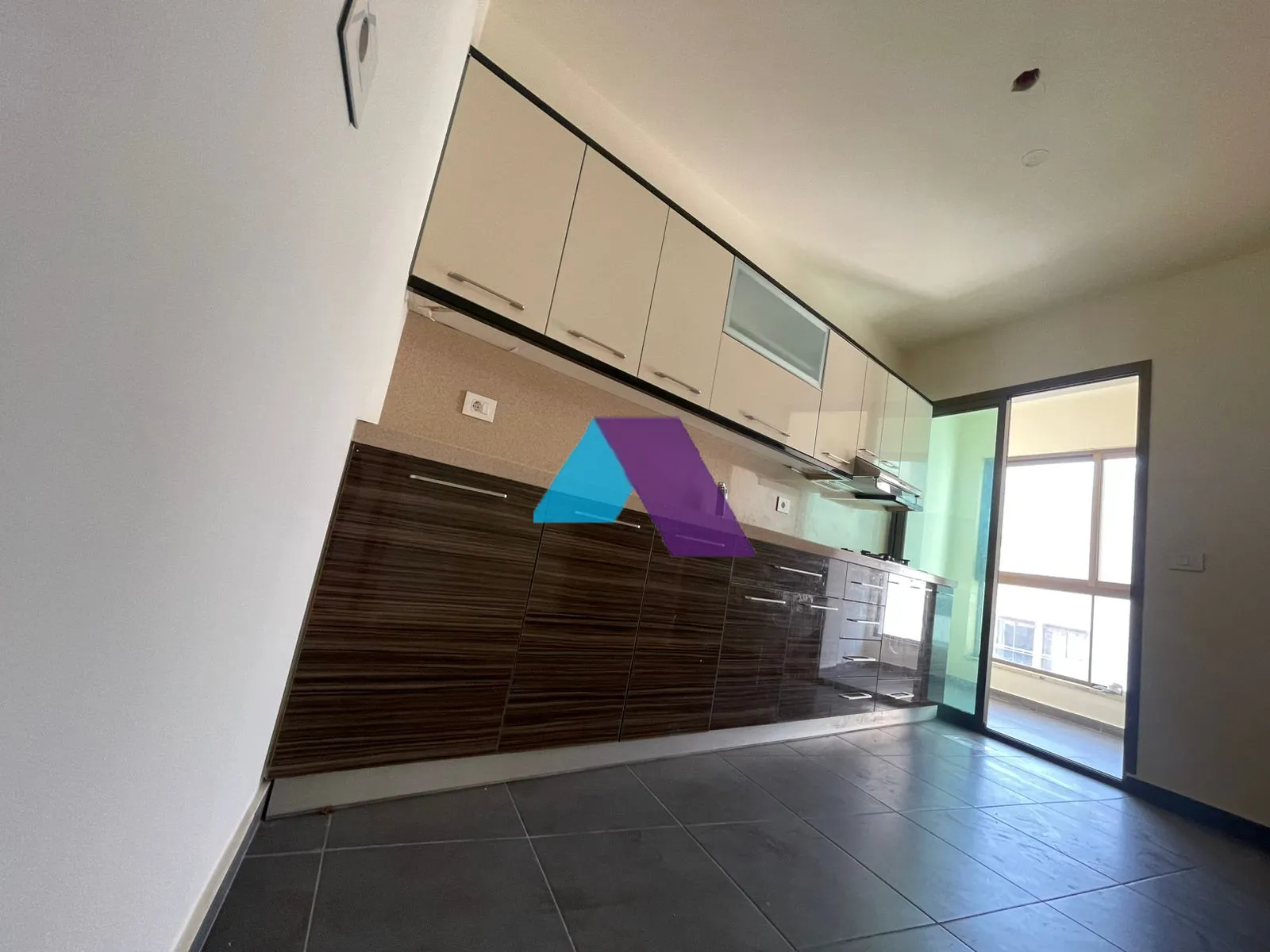 Apartment for Sale in Ain Al Mraiseh - 3 bed, 3 bath