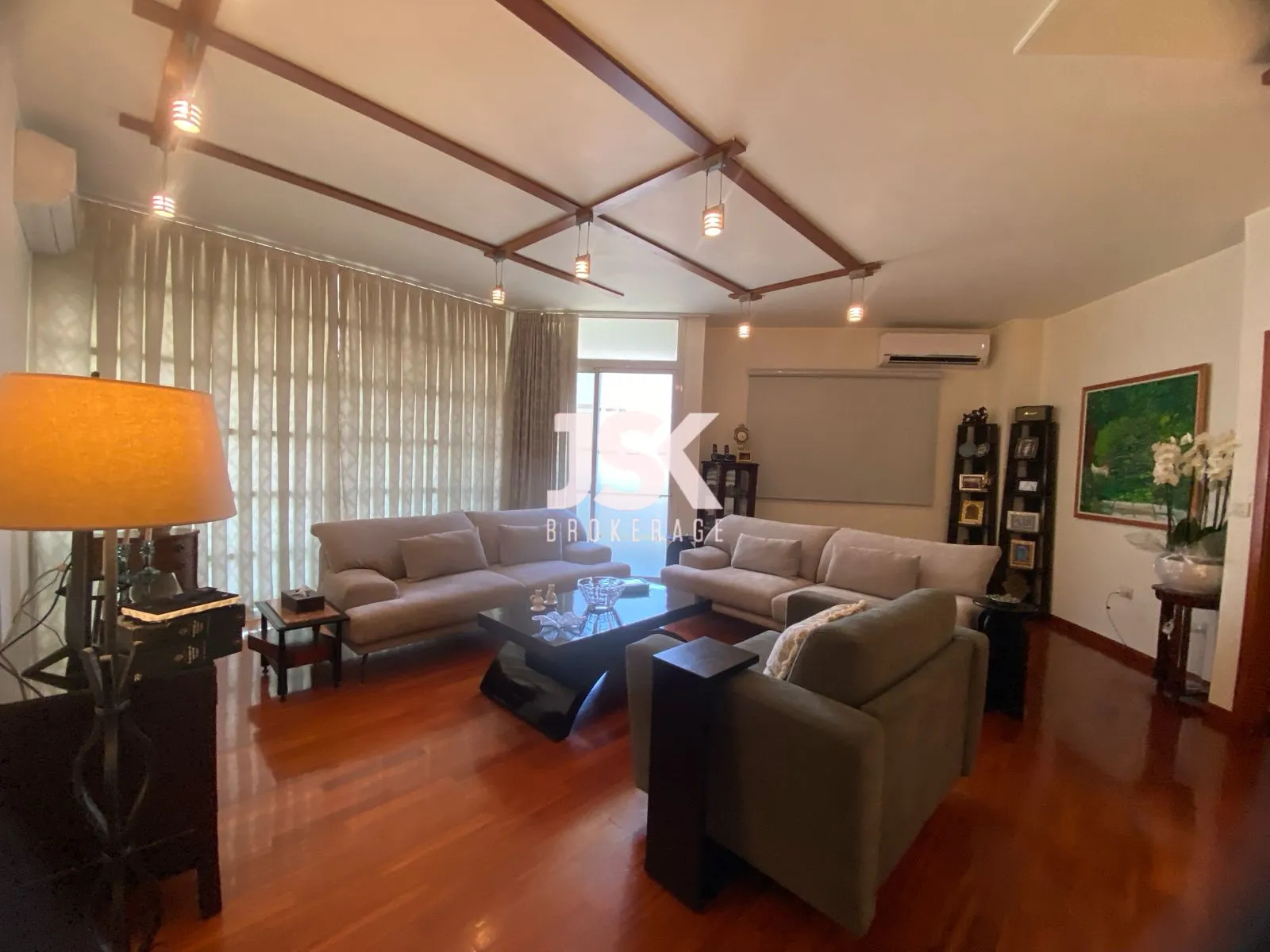 Office for Sale in Ras