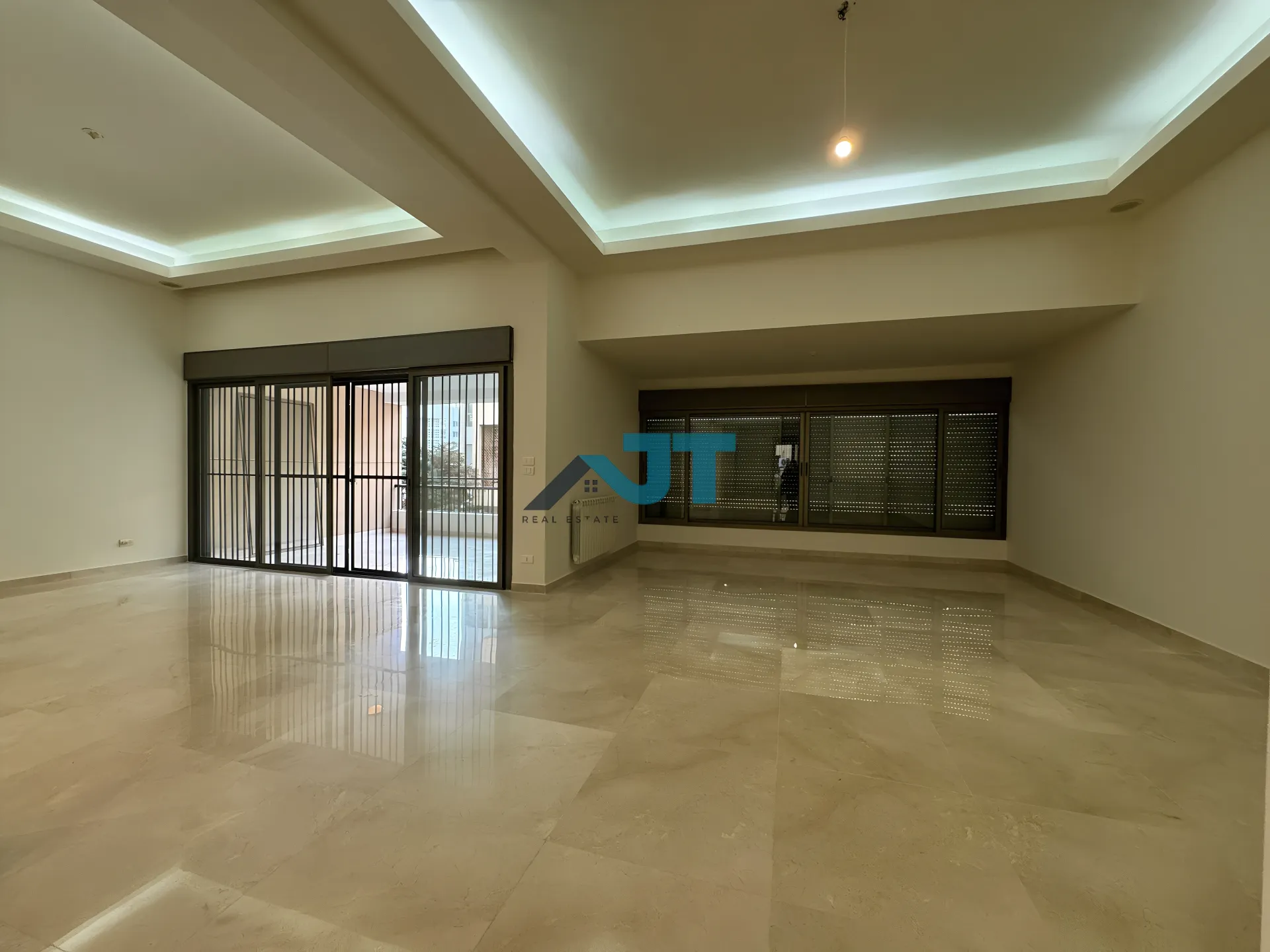 Apartment for Rent in Sodeco - 3 bed, 4 bath