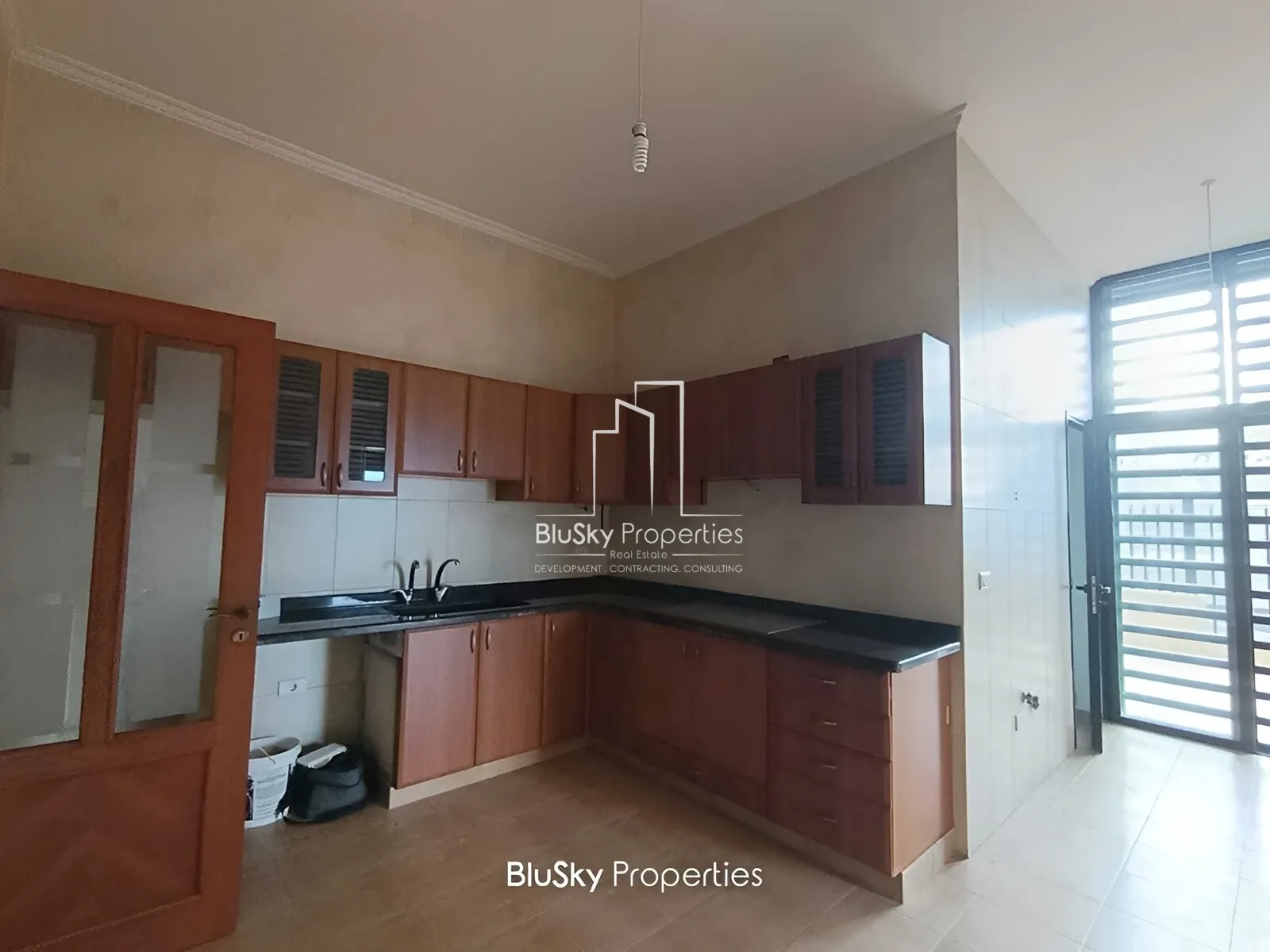 Apartment for Sale in Kfaryassine - 3 bed, 5 bath
