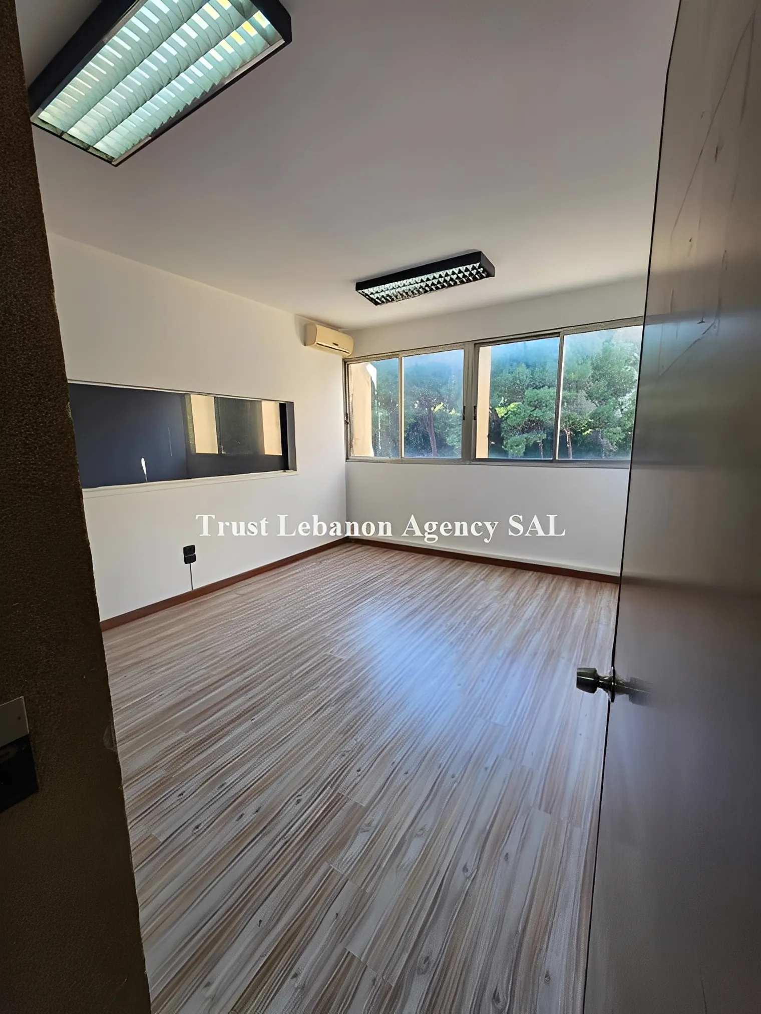 Office for rent in Metn, Horsh Tabet