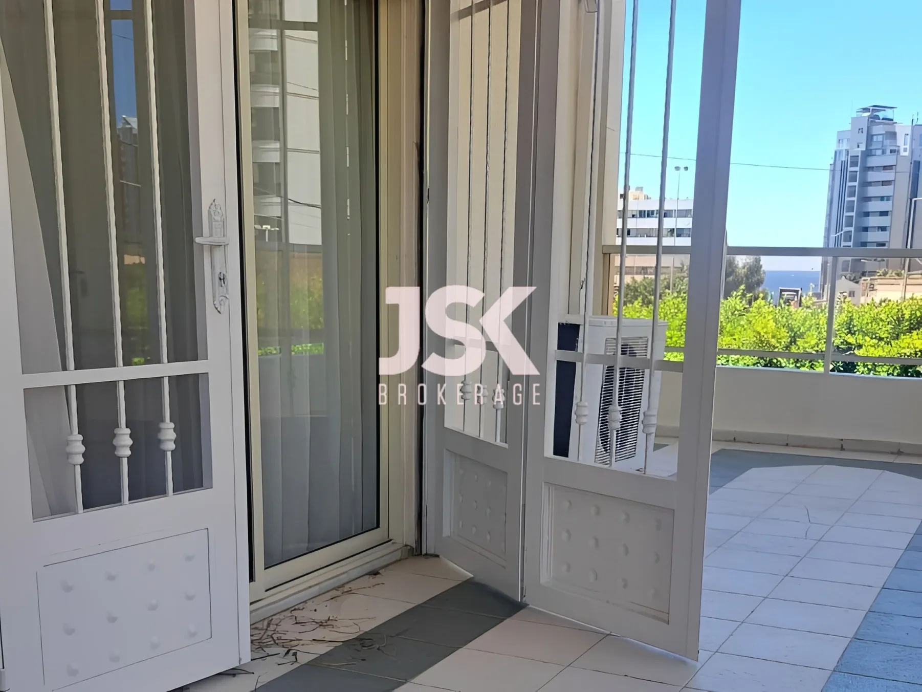 Apartment for Rent in Ramleh Al Bayda, Beirut, Lebanon - 4 bed, 4 bath