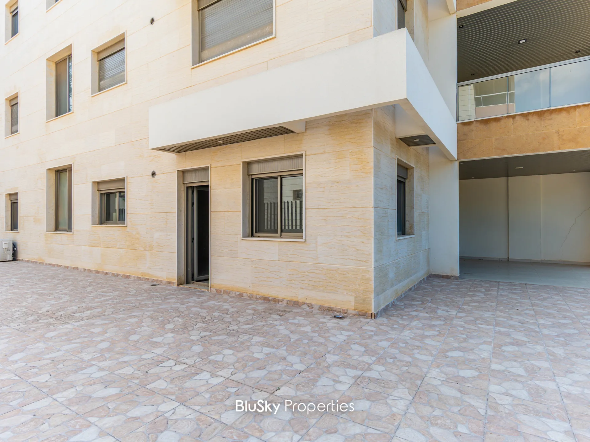 Apartment for sale in Qornet el hamra, lebanon - 3 bed, 3.0 bath