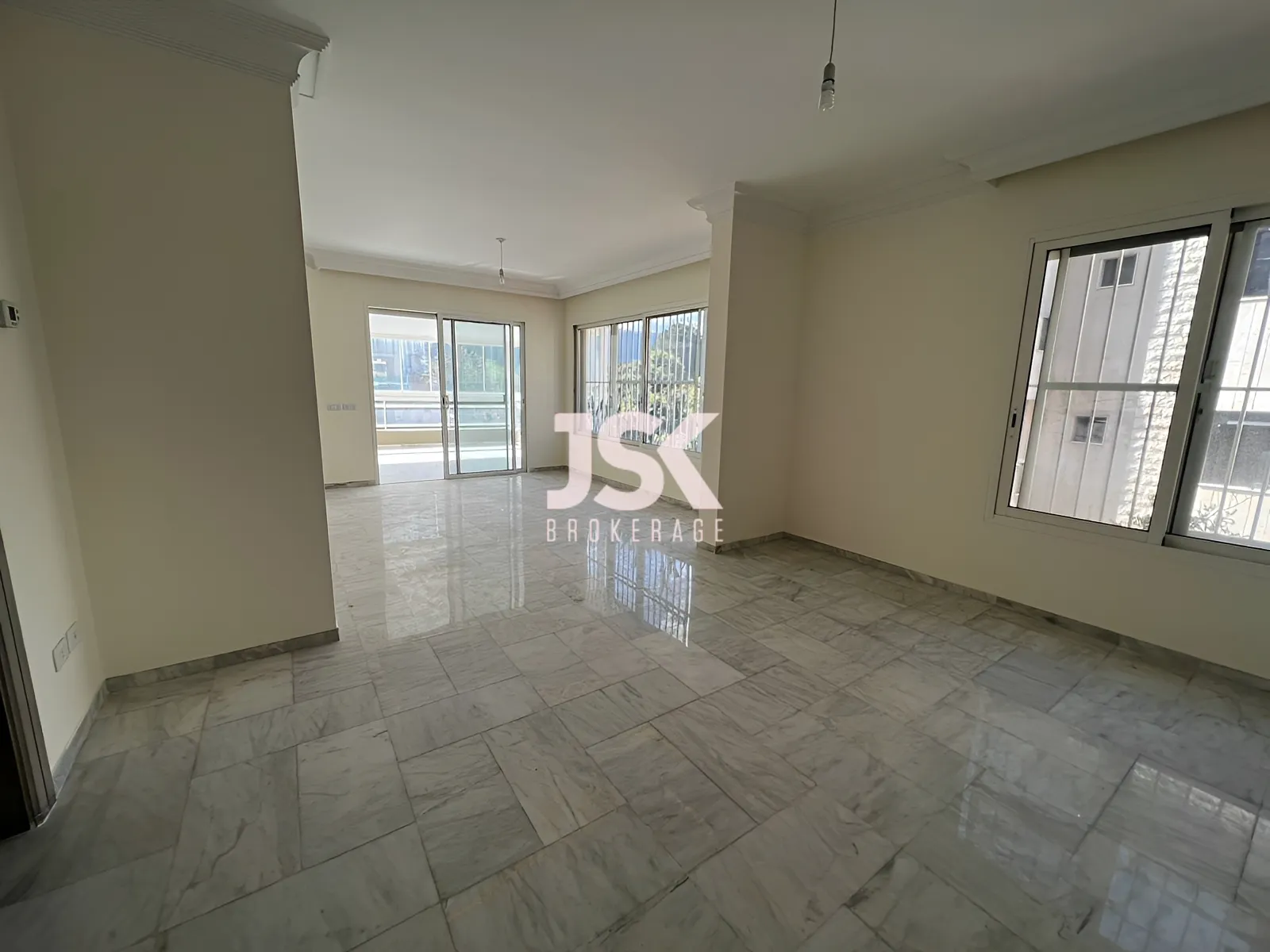 Apartment for Sale in Adma w Dafnah - 4 bed, 5 bath