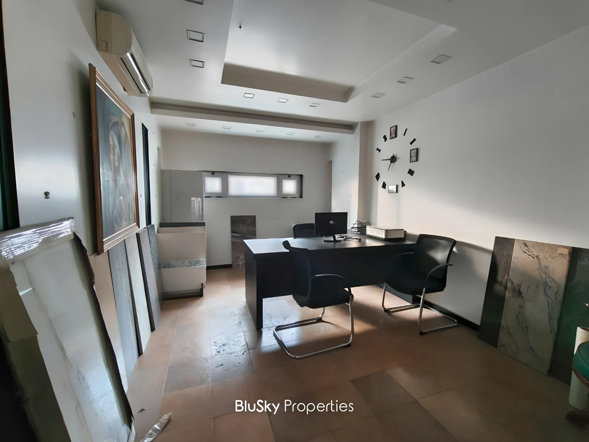 Showroom for rent in Jdeideh