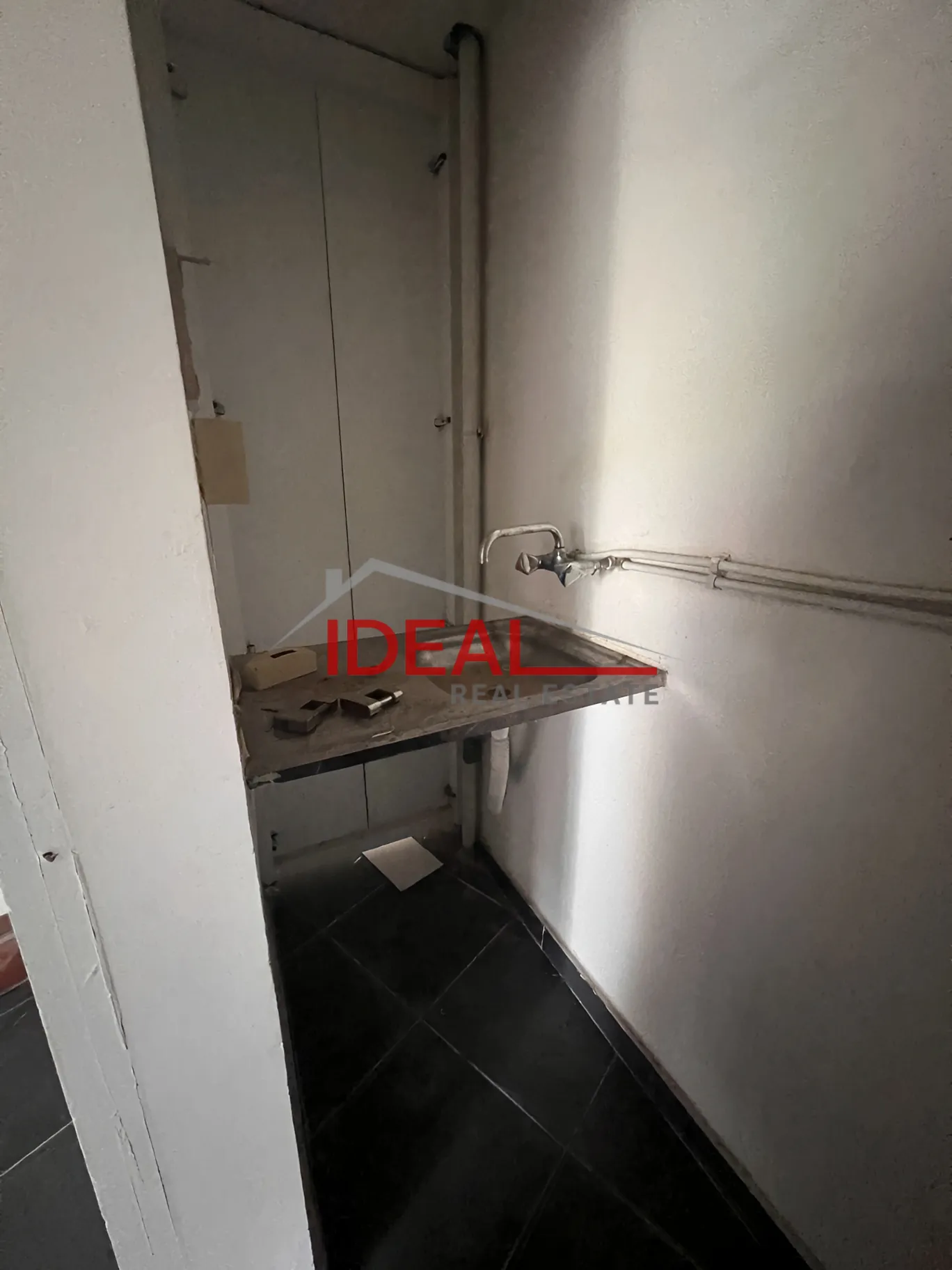 Shop for rent in Haret Sakher
