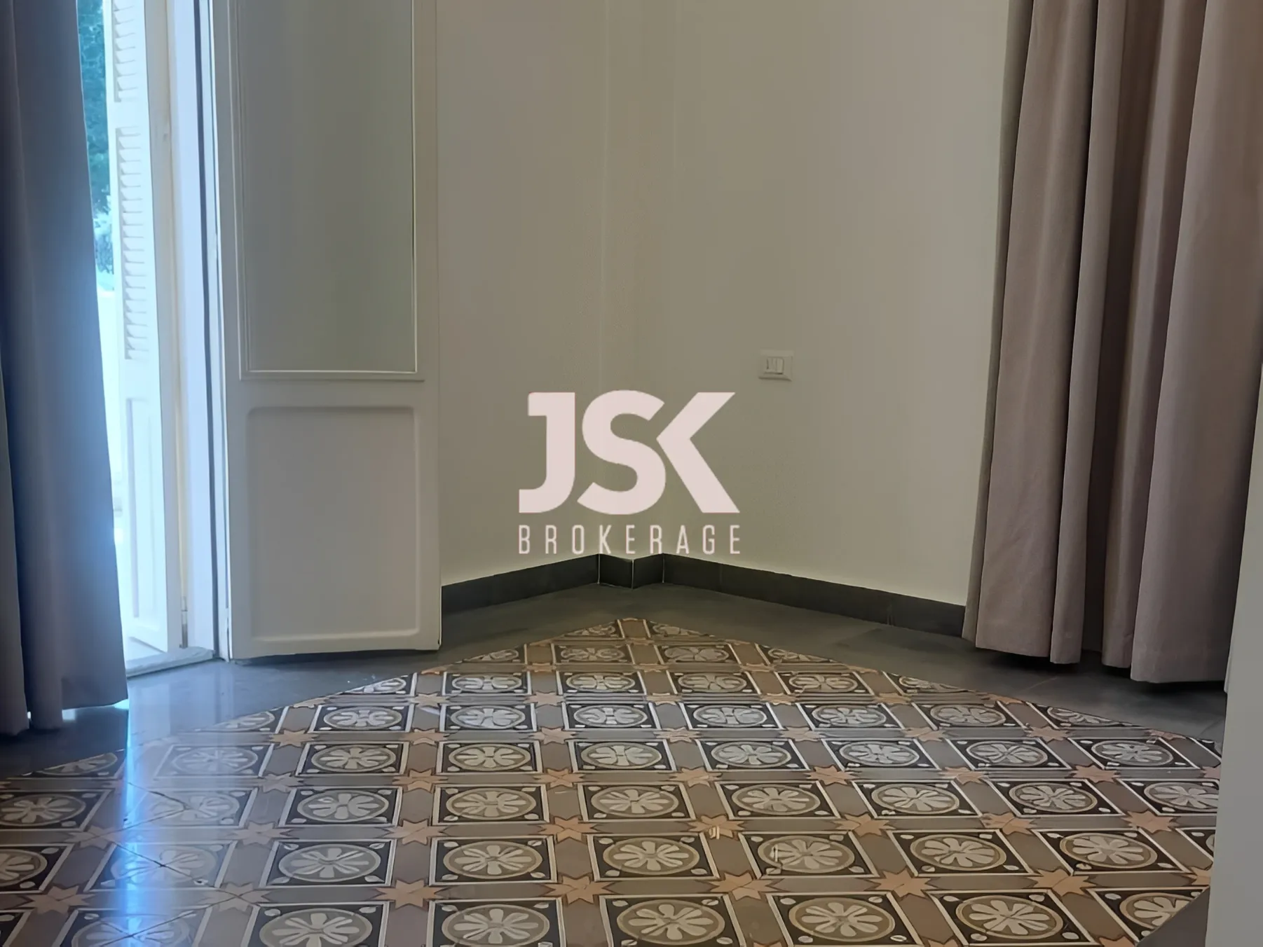 Apartment for Rent in Ain Al Mraiseh, Beirut, Lebanon