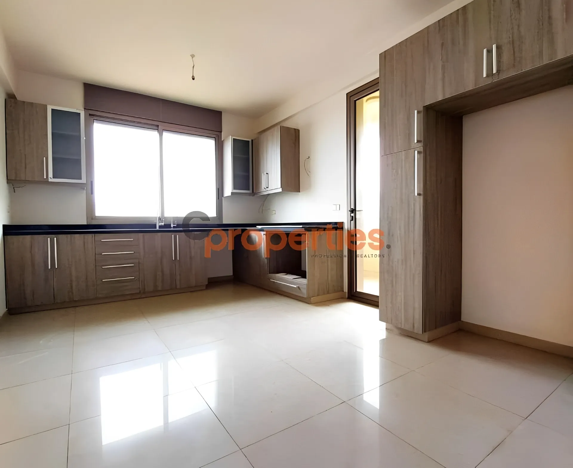 Apartment for Sale in Zalqa - 3 bed, 4 bath