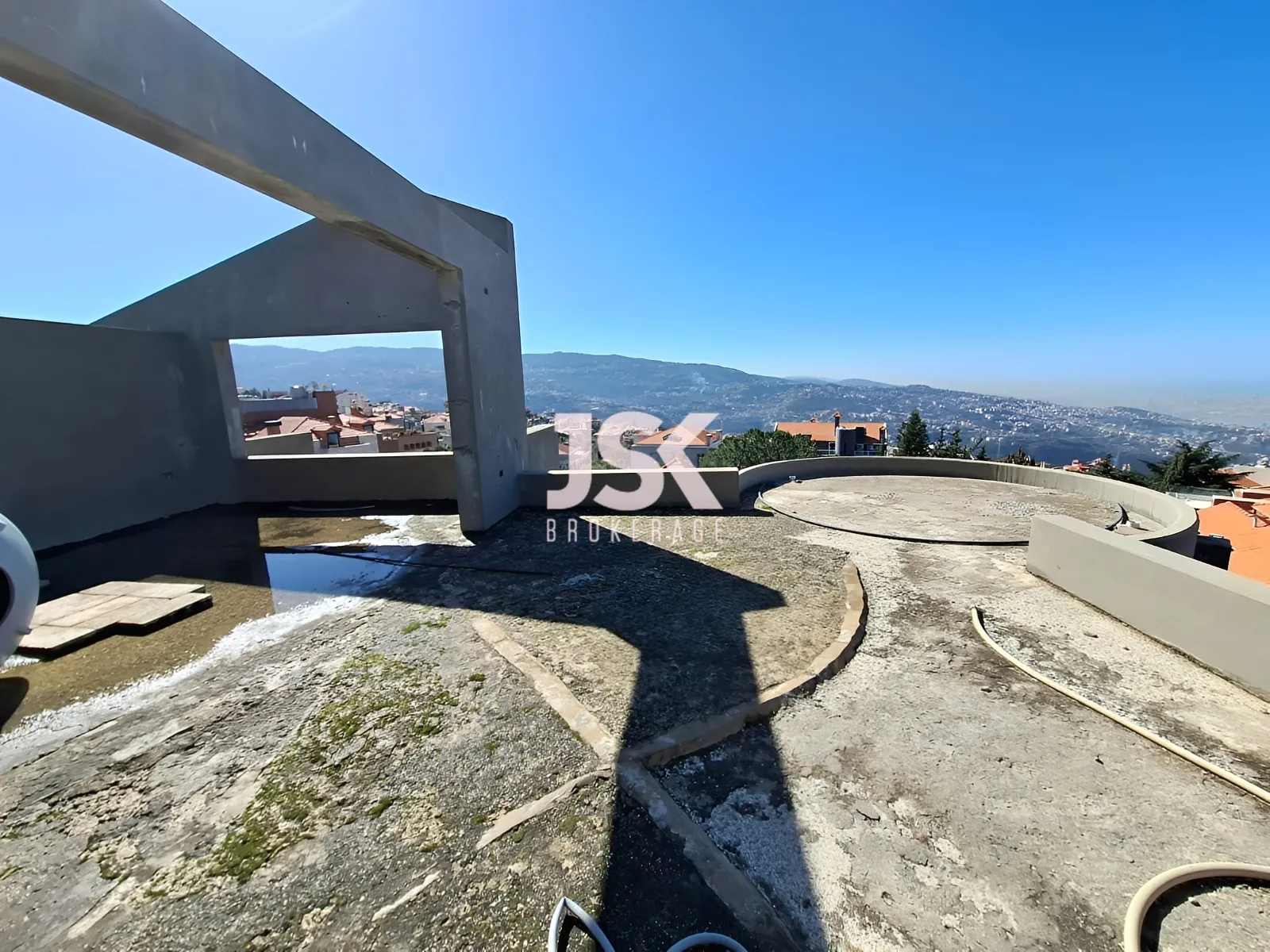 Building for Sale in Ballouneh