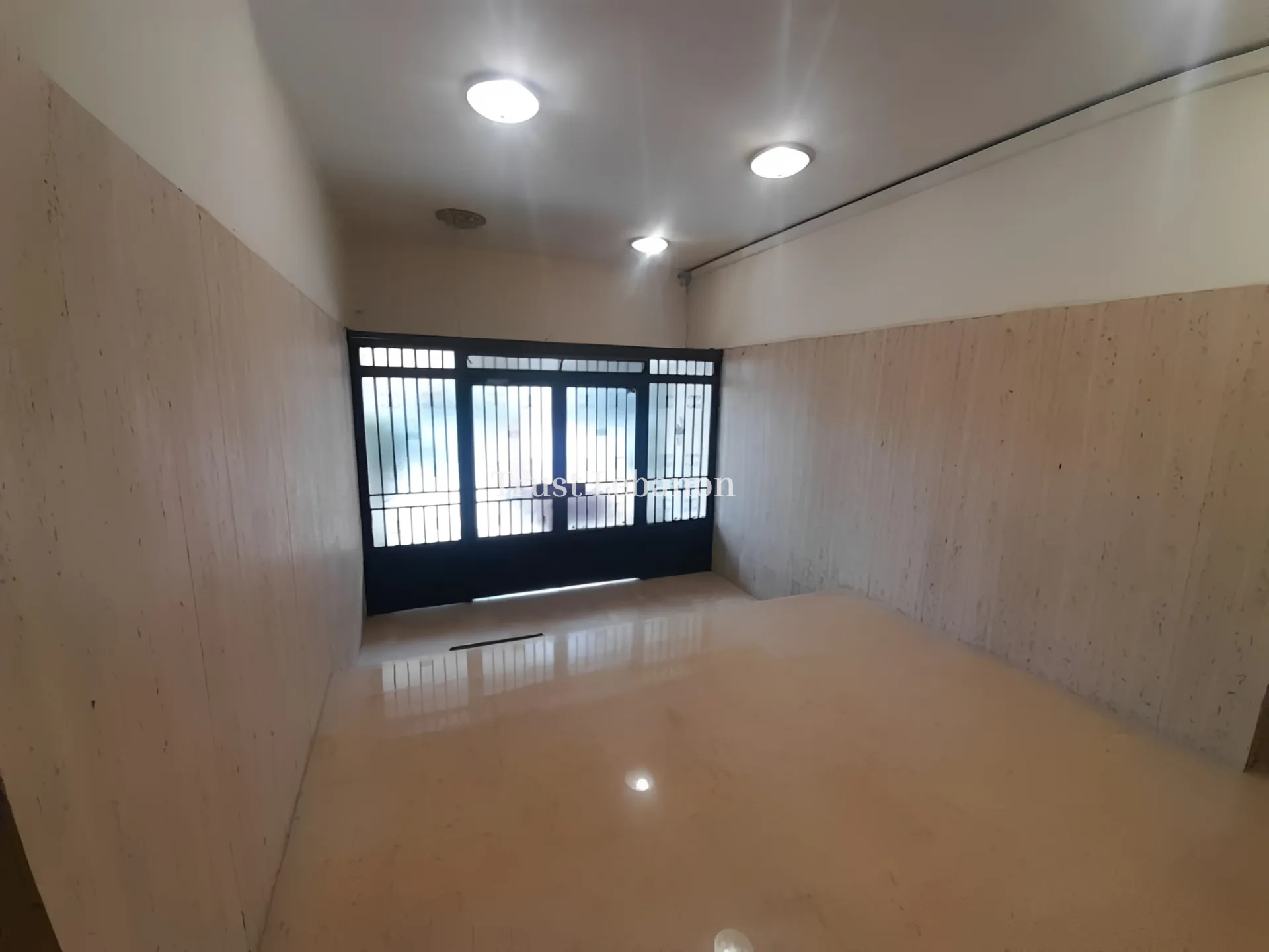 Office for rent in Forn El Chebbak, Lebanon