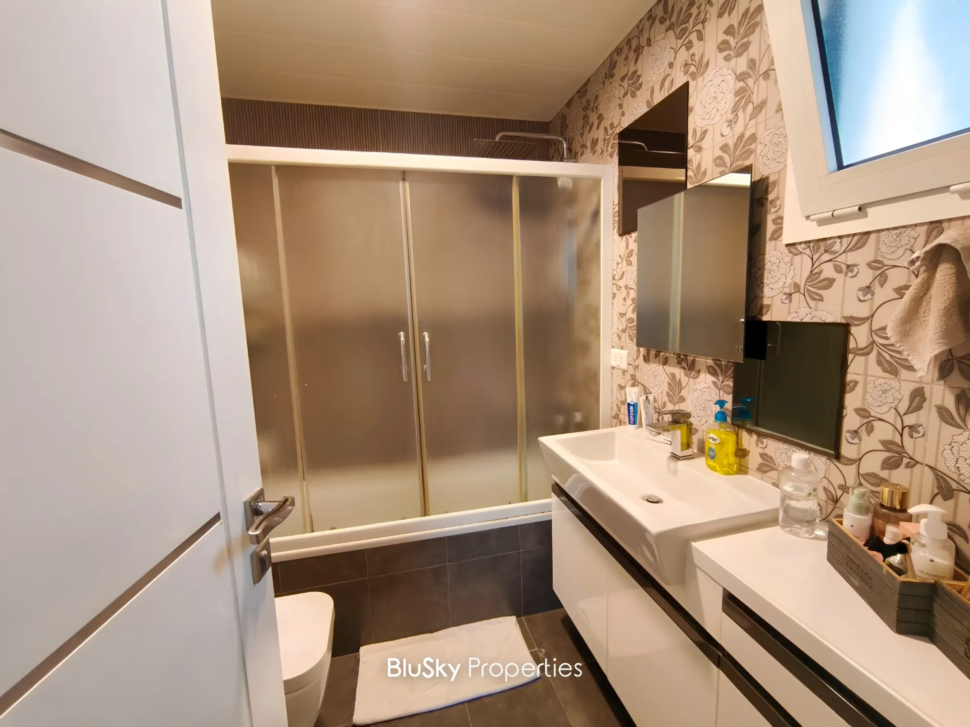 Apartment for sale in Ain Aalaq