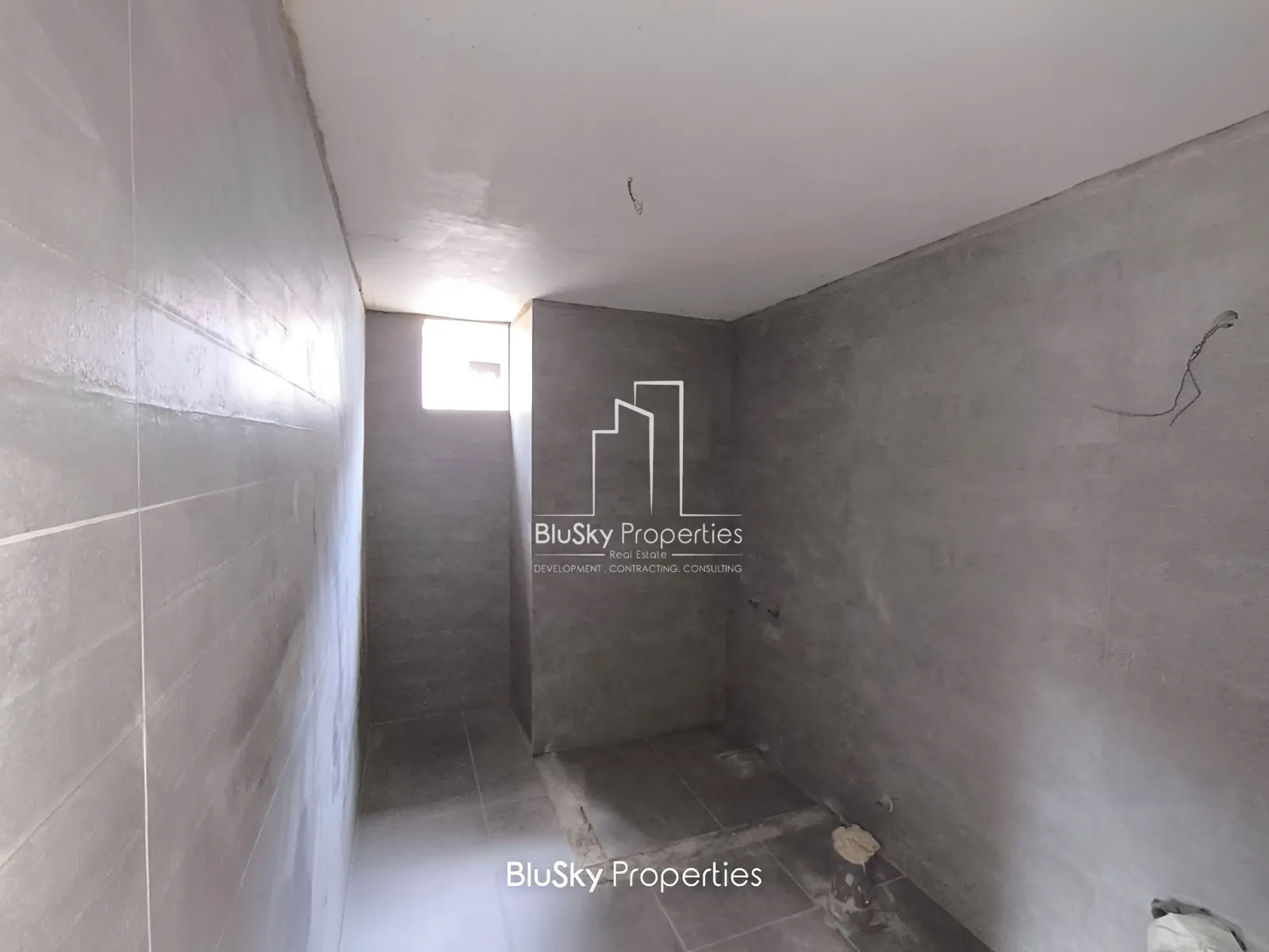 Apartment for Sale in Awkar