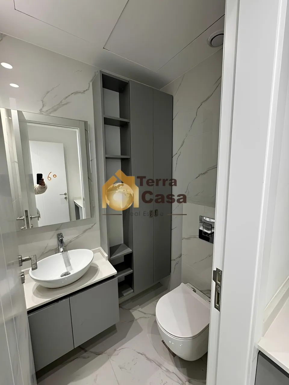 Commercial for rent in Dekwaneh